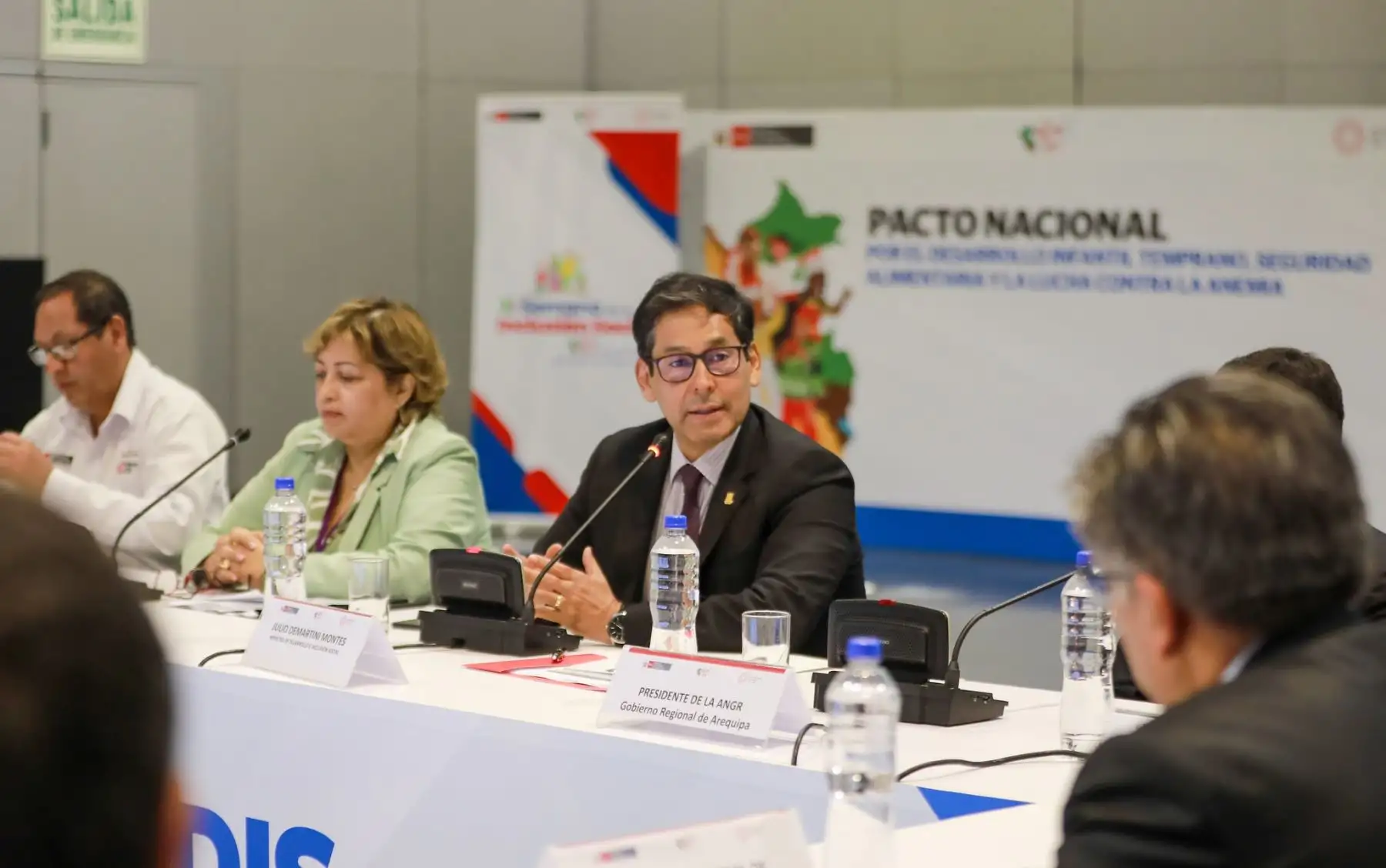 El ministro de Desarrollo e Inclusión Social (Midis), Julio Demartini, participó en la primera sesión de la Comisión Intergubernamental del Sector de Desarrollo e Inclusión Social (Cidis) del 2023, en donde los gobiernos regionales y locales suscribieron el pacto nacional por el desarrollo infantil temprano, seguridad alimentaria y la lucha contra la anemia infantil que busca cerrar estas brechas sociales y mejorar la calidad de vida de más de nueve millones peruanos que viven en situación de pobreza.
Foto: ANDINA/MIDIS