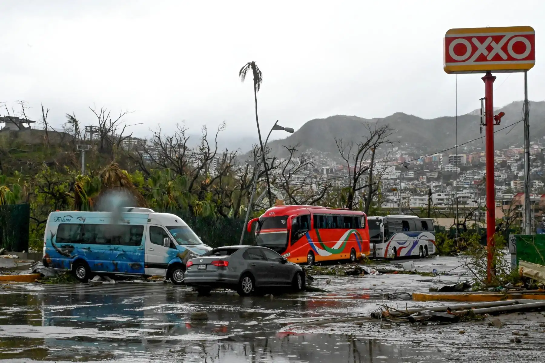Vista de los daños causados tras el paso del huracán Otis en Acapulco, estado de Guerrero, México, el 25 de octubre de 2023.
Foto: AFP