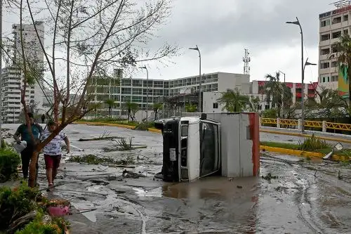 Delegación peruana viajó a México para asistir a la XXXV Convención Internacional de Minería México 2023 y no esperó encontrarse con el huracán Otis. Foto:AFP