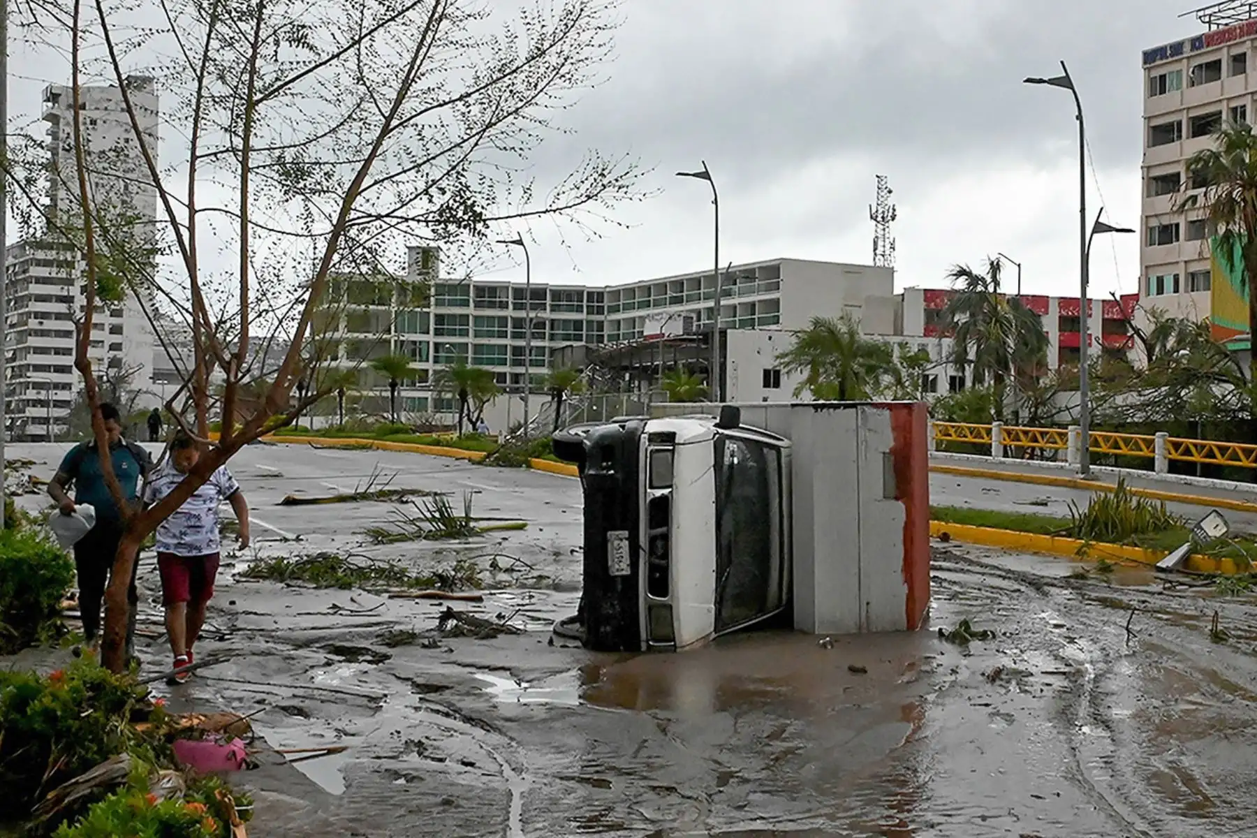 Delegación peruana viajó a México para asistir a la XXXV Convención Internacional de Minería México 2023 y no esperó encontrarse con el huracán Otis. Foto:AFP