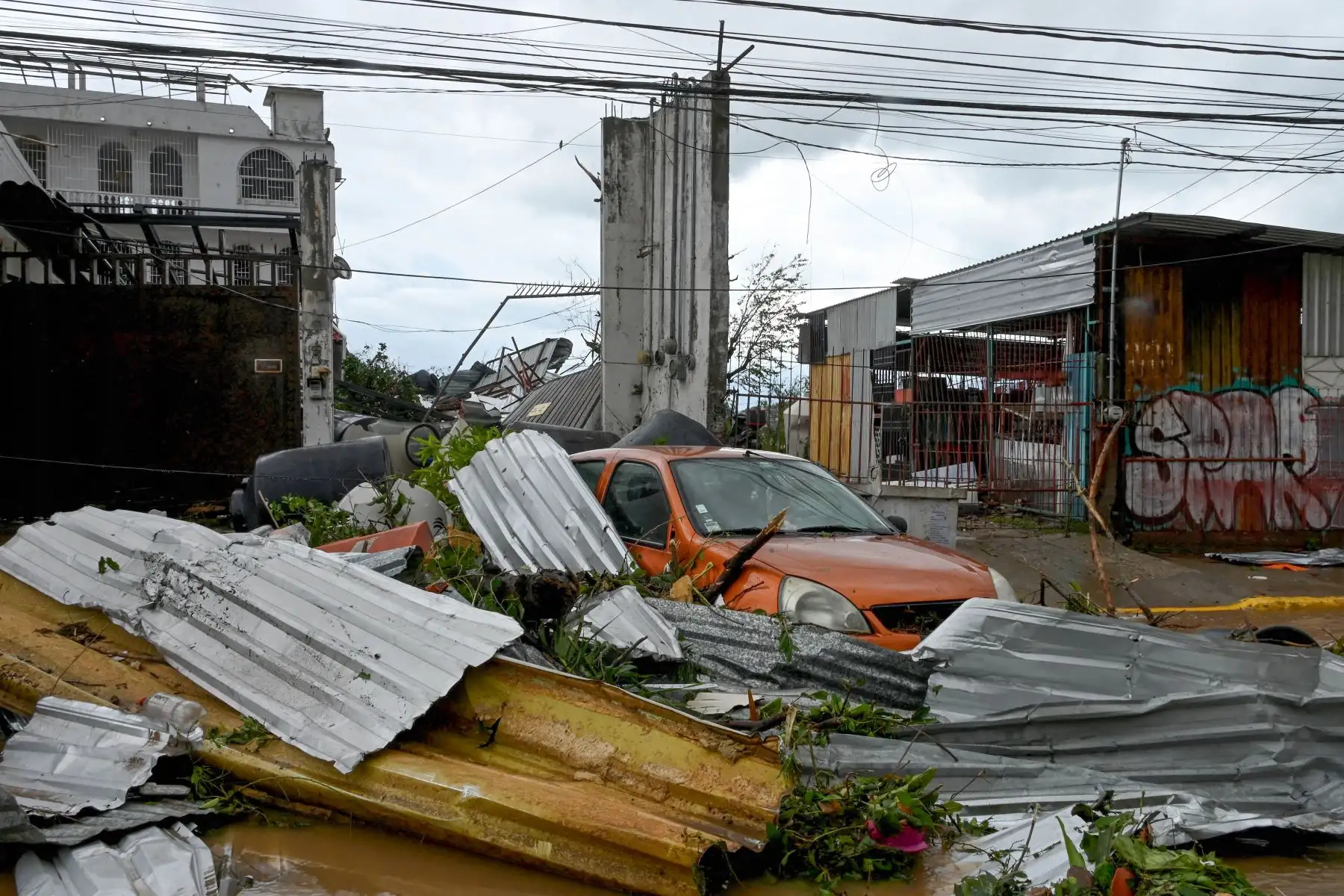 El huracán Otis dejó un rastro de destrucción y numerosos turistas varados. Foto: AFP