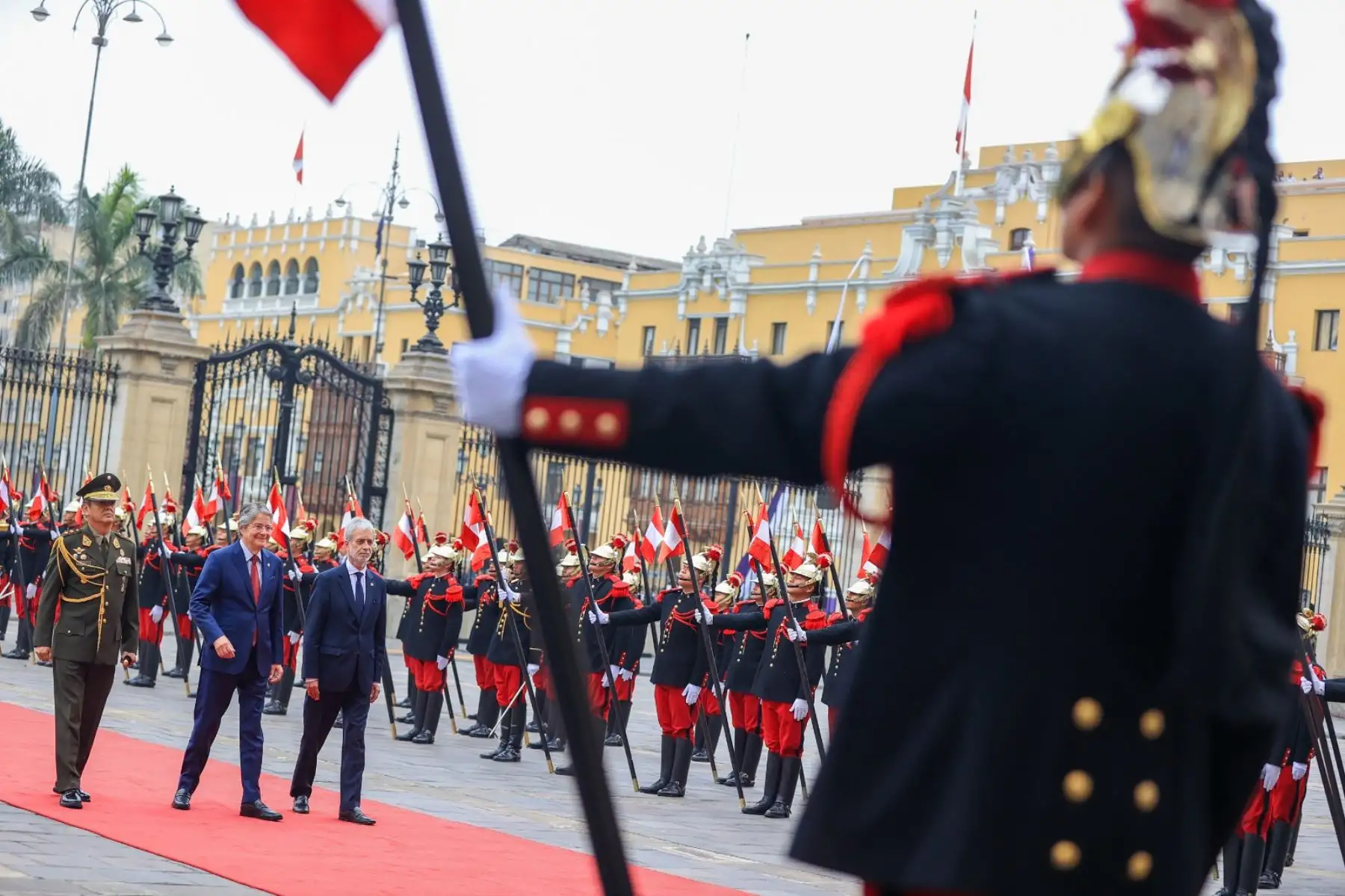 Presidenta de la república, Dina Boluarte, y el mandatario de Ecuador, Guillermo Lasso, participan en la ceremonia de conmemoración por el 25.° aniversario de la Suscripción de los Acuerdos de Paz de Brasilia. Foto: ANDINA/ Prensa Presidencia