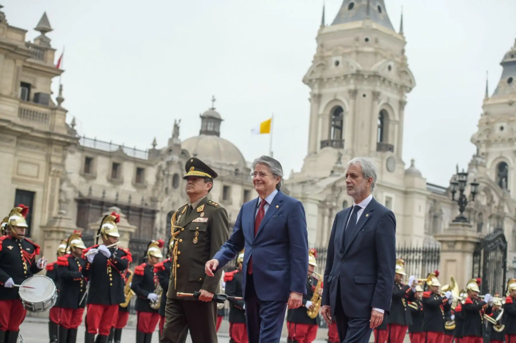 Presidenta de la república, Dina Boluarte, y el mandatario de Ecuador, Guillermo Lasso, participan en la ceremonia de conmemoración por el 25.° aniversario de la Suscripción de los Acuerdos de Paz de Brasilia. Foto: ANDINA/ Prensa Presidencia