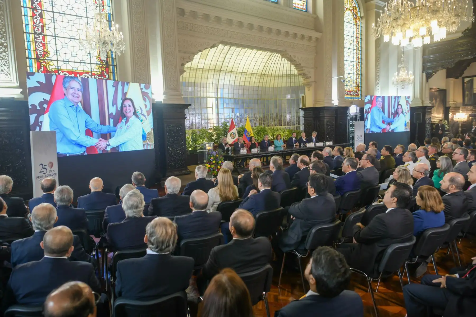 Presidenta de la república, Dina Boluarte, y el mandatario de Ecuador, Guillermo Lasso, participan en la ceremonia de conmemoración por el 25.° aniversario de la Suscripción de los Acuerdos de Paz de Brasilia. Foto: ANDINA/ Prensa Presidencia