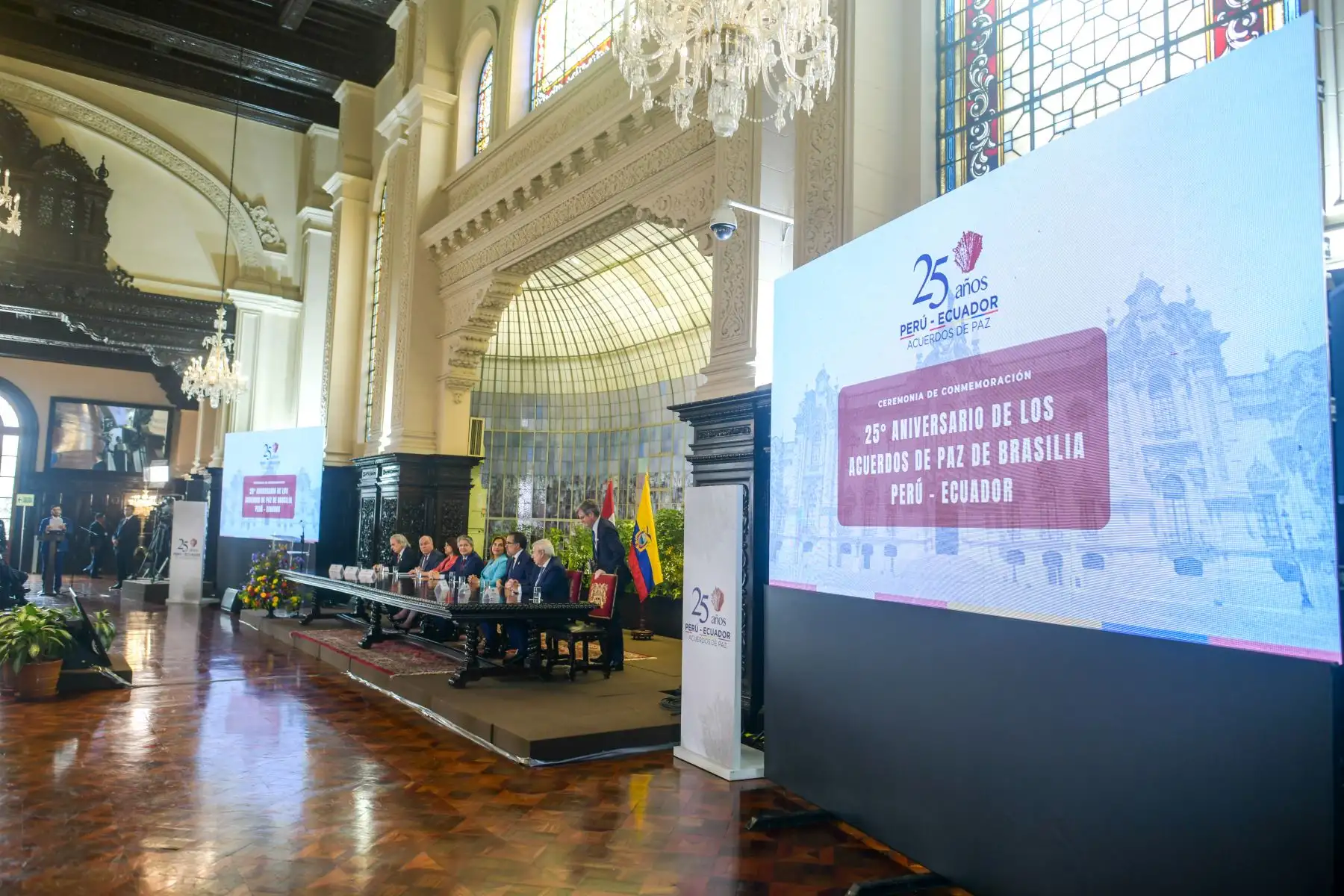 Presidenta de la república, Dina Boluarte, y el mandatario de Ecuador, Guillermo Lasso, participan en la ceremonia de conmemoración por el 25.° aniversario de la Suscripción de los Acuerdos de Paz de Brasilia. Foto: ANDINA/ Prensa Presidencia
