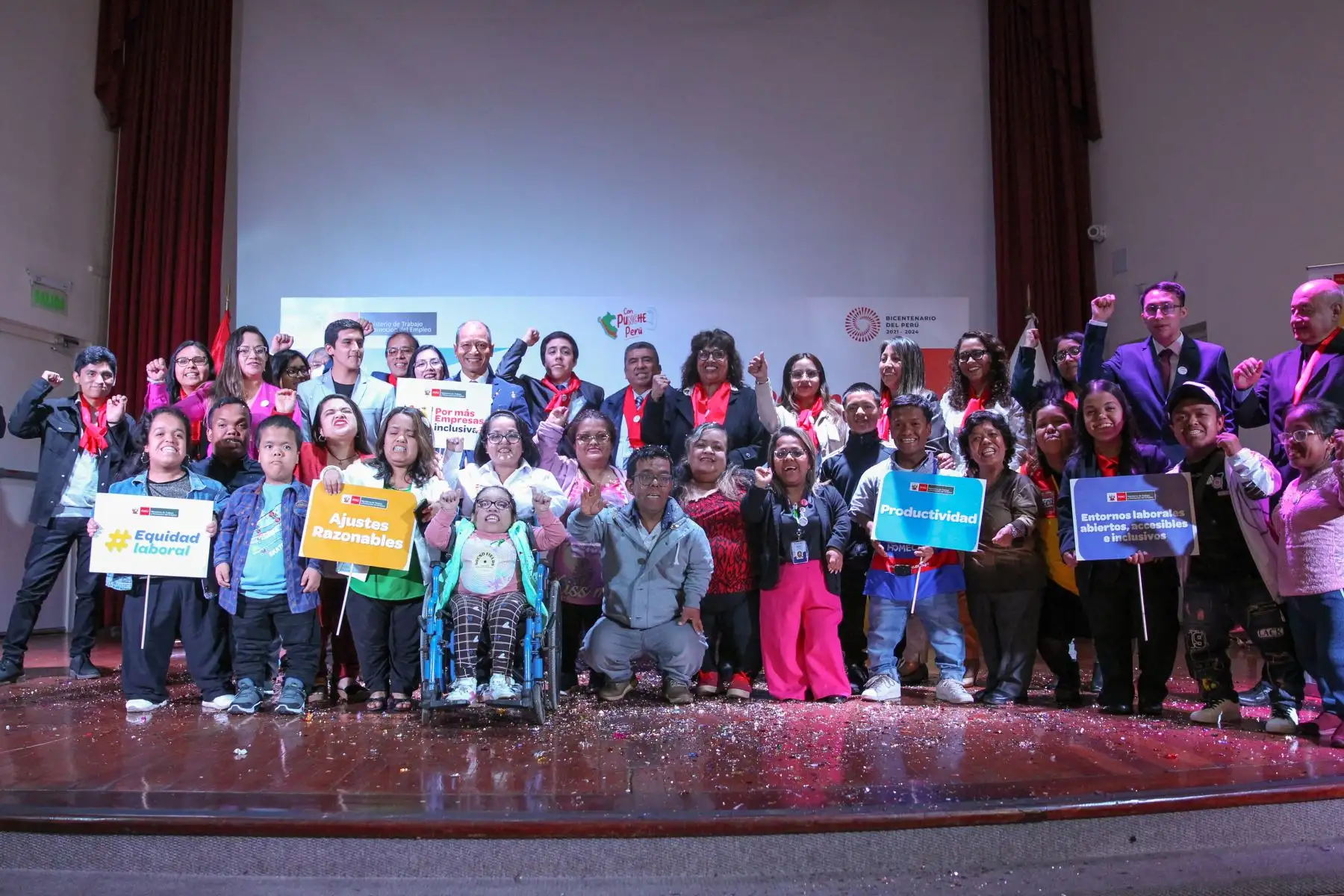 Como parte de los esfuerzos por avanzar hacia una sociedad cada vez más equitativa y libre de discriminación, el Ministerio de Trabajo y Promoción del Empleo (MTPE) lleva adelante la campaña “Por más empresas inclusivas”, la cual tiene como objetivo crear una comunidad de empresas del sector privado que esté concientizada del valor y productividad de las personas con discapacidad, así como en el desarrollo personal de estas.
Foto: ANDINA/MTPE