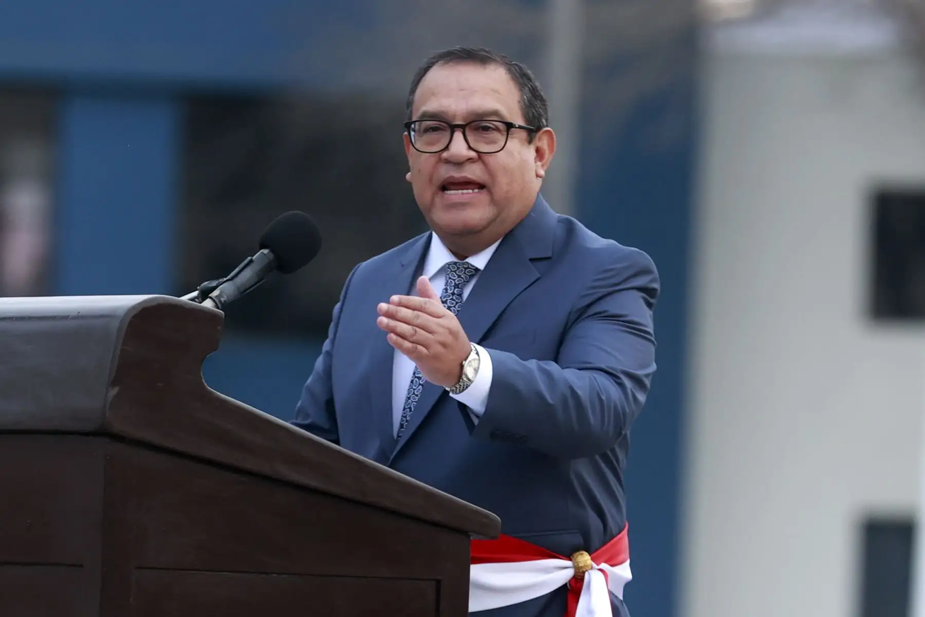 Con ocasión del Día del Veterano de Guerra y de la Pacificación Nacional, que se celebra hoy, el presidente del Consejo de Ministros, Alberto Otárola, el ministro de Defensa, Jorge Chávez Cresta y y los altos mandos de las Fuerzas Armadas y de la Policía Nacional, rindieron homenaje a los miembros de las Fuerzas Armadas y de la Policía Nacional en situación de retiro que participaron en los conflictos armados en defensa de la soberanía nacional y en el proceso de pacificación nacional.
Foto: ANDINA/Vidal Tarqui