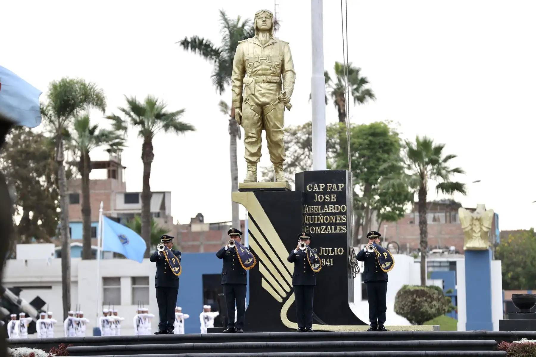 Con ocasión del Día del Veterano de Guerra y de la Pacificación Nacional, que se celebra hoy, el presidente del Consejo de Ministros, Alberto Otárola, el ministro de Defensa, Jorge Chávez Cresta y y los altos mandos de las Fuerzas Armadas y de la Policía Nacional, rindieron homenaje a los miembros de las Fuerzas Armadas y de la Policía Nacional en situación de retiro que participaron en los conflictos armados en defensa de la soberanía nacional y en el proceso de pacificación nacional.
Foto: ANDINA/PCM