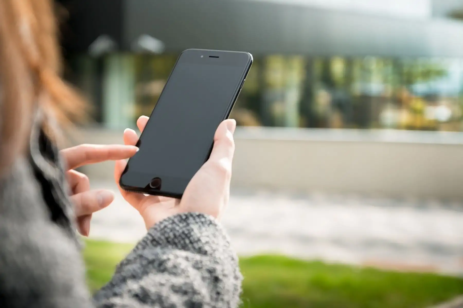 Las aplicaciones de seguimiento y los spyware son un riesgo real y representan una invasión a la privacidad peligrosa y desagradable. ESET, compañía de seguridad informática, explica cómo reconocer si un teléfono está afectado y qué se debe hacer al respecto. Foto: Cortesía