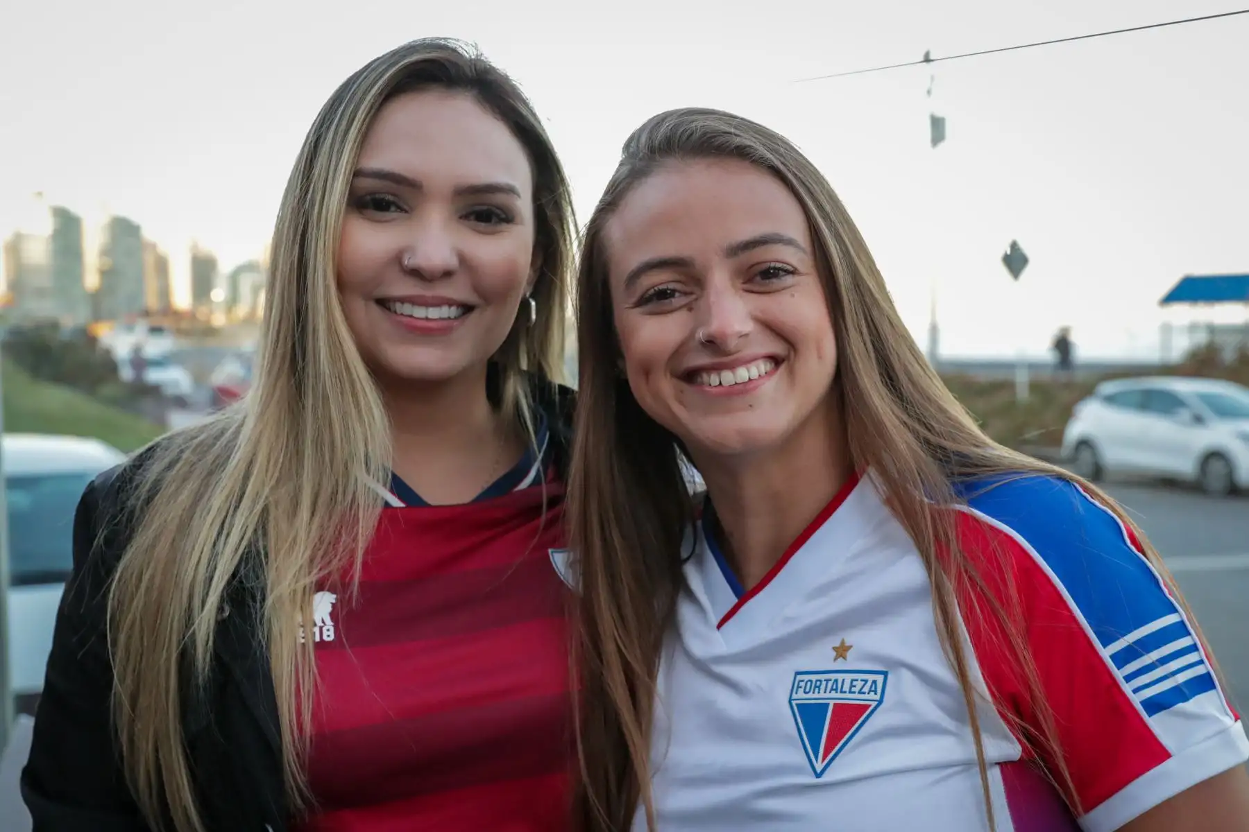 Aficionados de Fortaleza y Liga Universitaria de Quito se preparan para el partido de la final de la Copa Sudamericana que se disputará el sábado 28 de octubre, hoy, en Punta del Este, Uruguay. 
Foto: EFE