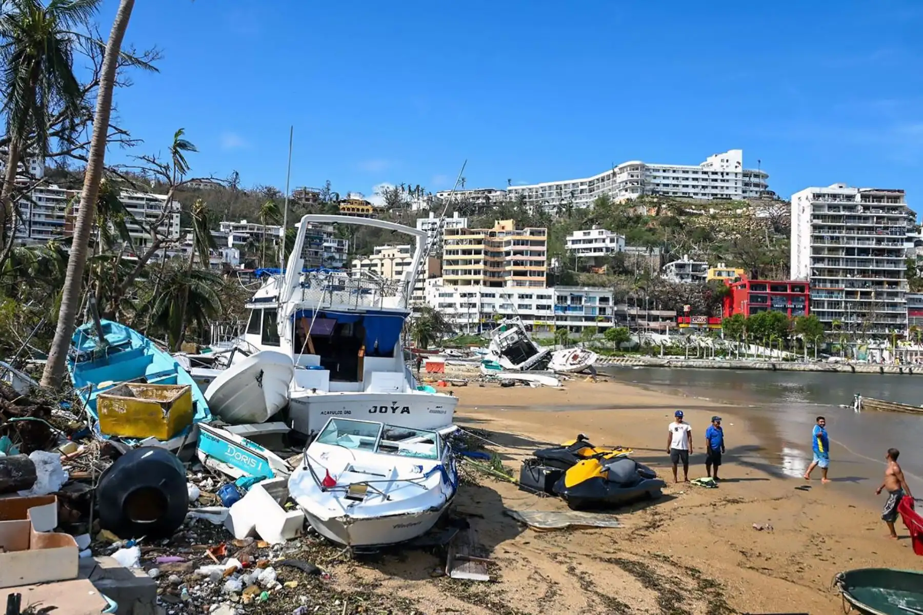 El huracán Otis causó al menos 27 muertes y daños importantes al azotar la ciudad turística mexicana de Acapulco como categoría de primer nivel 5.
Foto: AFP
