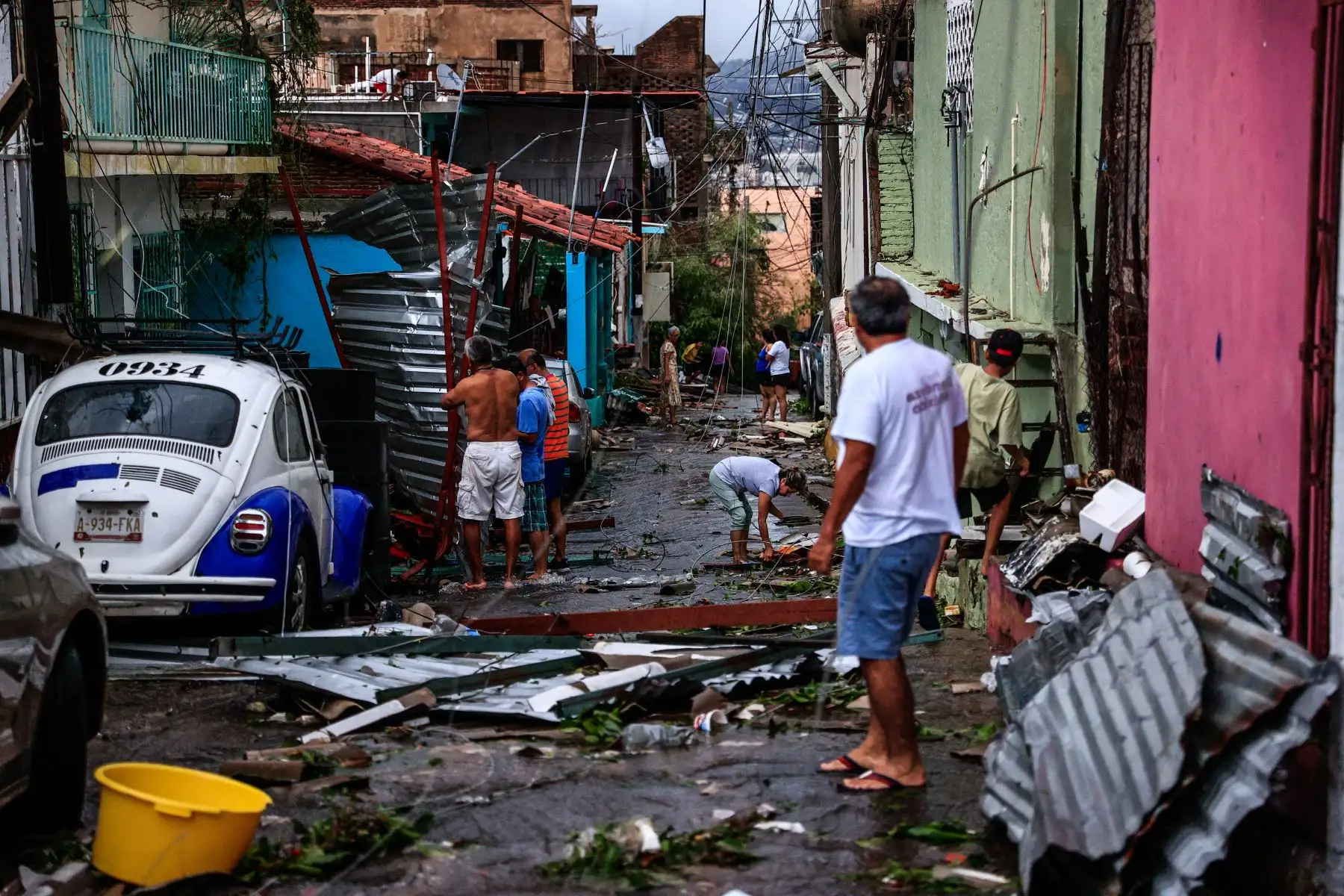 Fotografía de una calle residencial afectada por el paso del huracán Otis,, en el balneario de Acapulco, en el estado de Guerrero (México). El primer reporte de víctimas tras el paso del huracán Otis por la costa sur del estado de Guerrero da cuenta de 27 personas fallecidas y 4 desaparecidas.
Foto: EFE