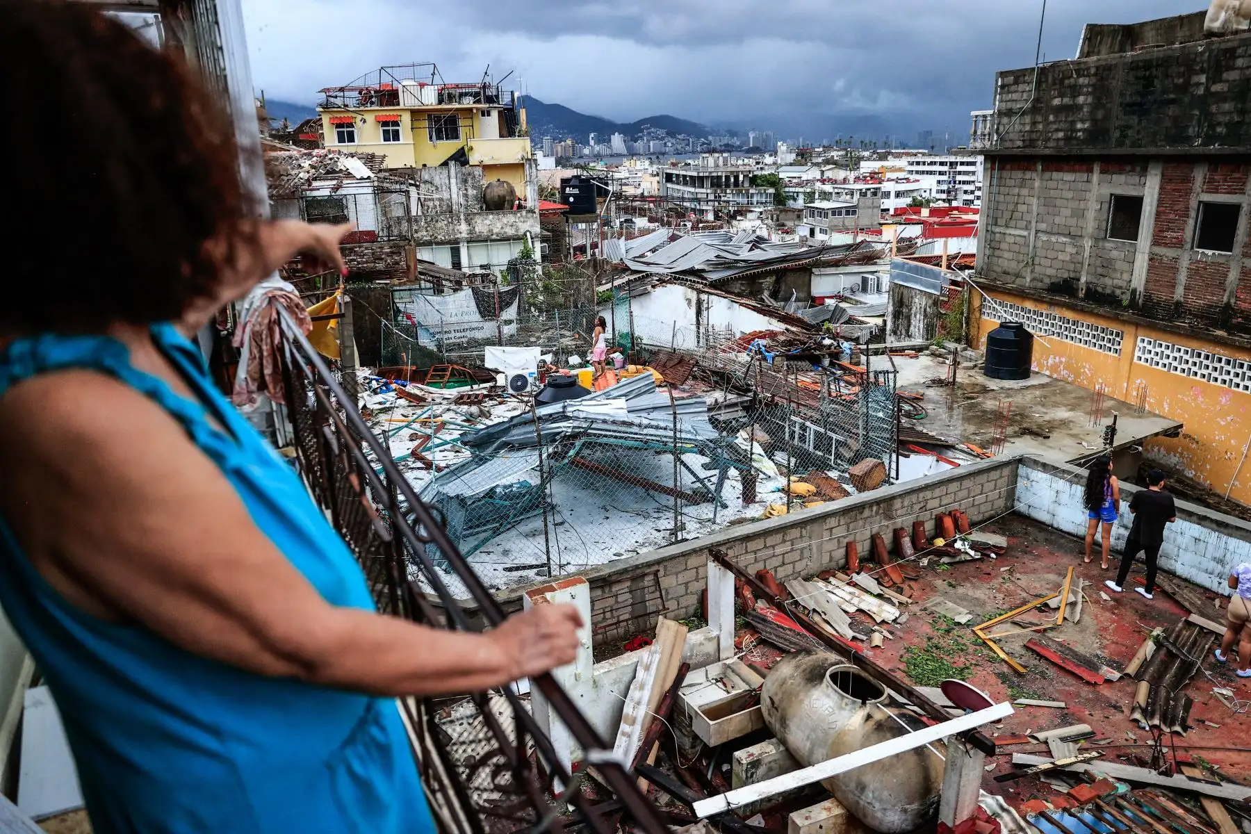 Fotografía de viviendas afectadas por el huracán Otis, hoy, en el balneario de Acapulco, en el estado de Guerrero (México). El primer reporte de víctimas tras el paso del huracán Otis por la costa sur del estado de Guerrero da cuenta de 27 personas fallecidas y 4 desaparecidas.
Foto: EFE