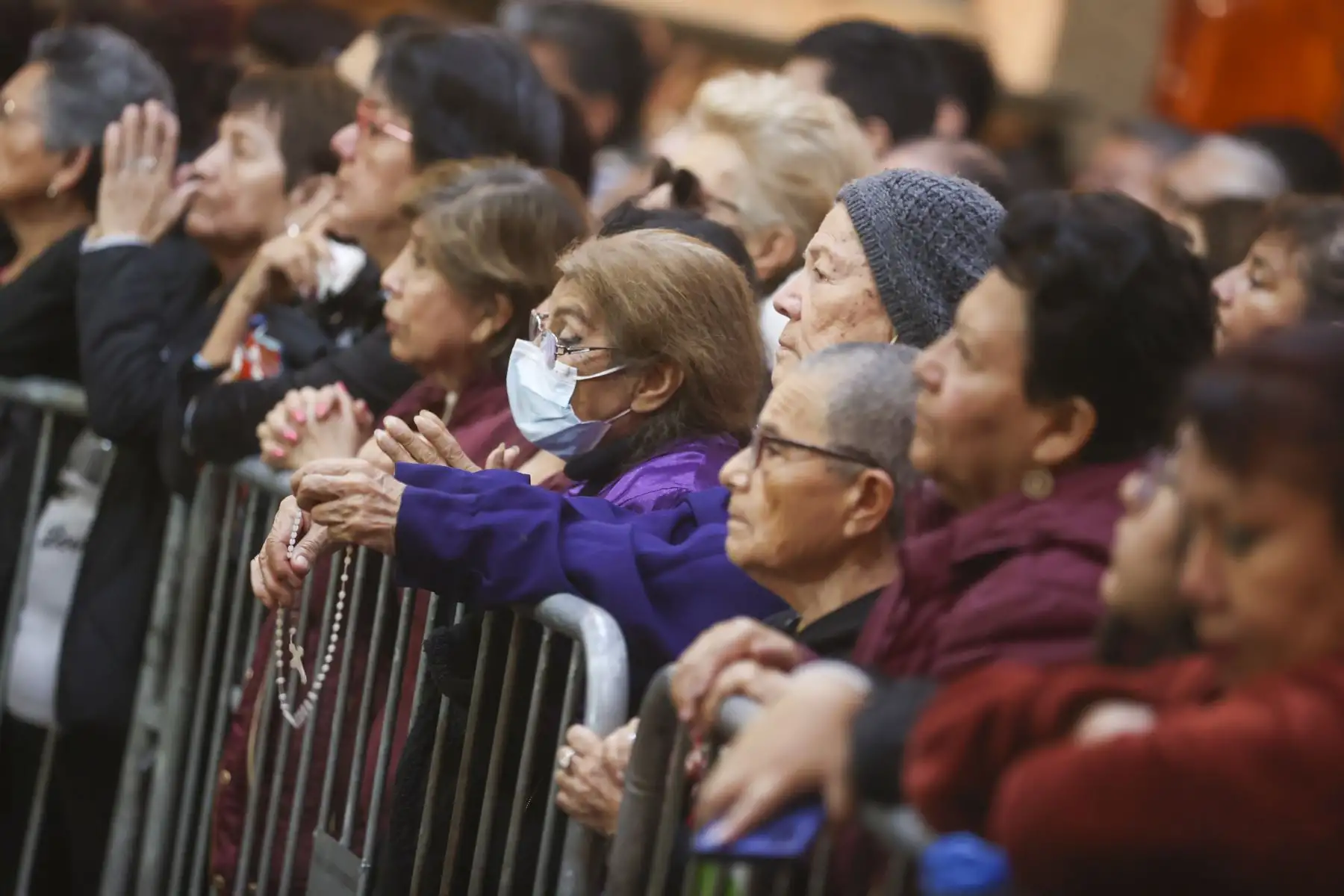 Devotos del Señor de los Milagros acudieron al santuario de Las Nazarenas en el Centro de Lima para participar de las misas de acción de gracias como parte de las celebraciones litúrgicas en el mes morado de este 2023. 


Foto: ANDINA/Juan Carlos Guzmán Negrini