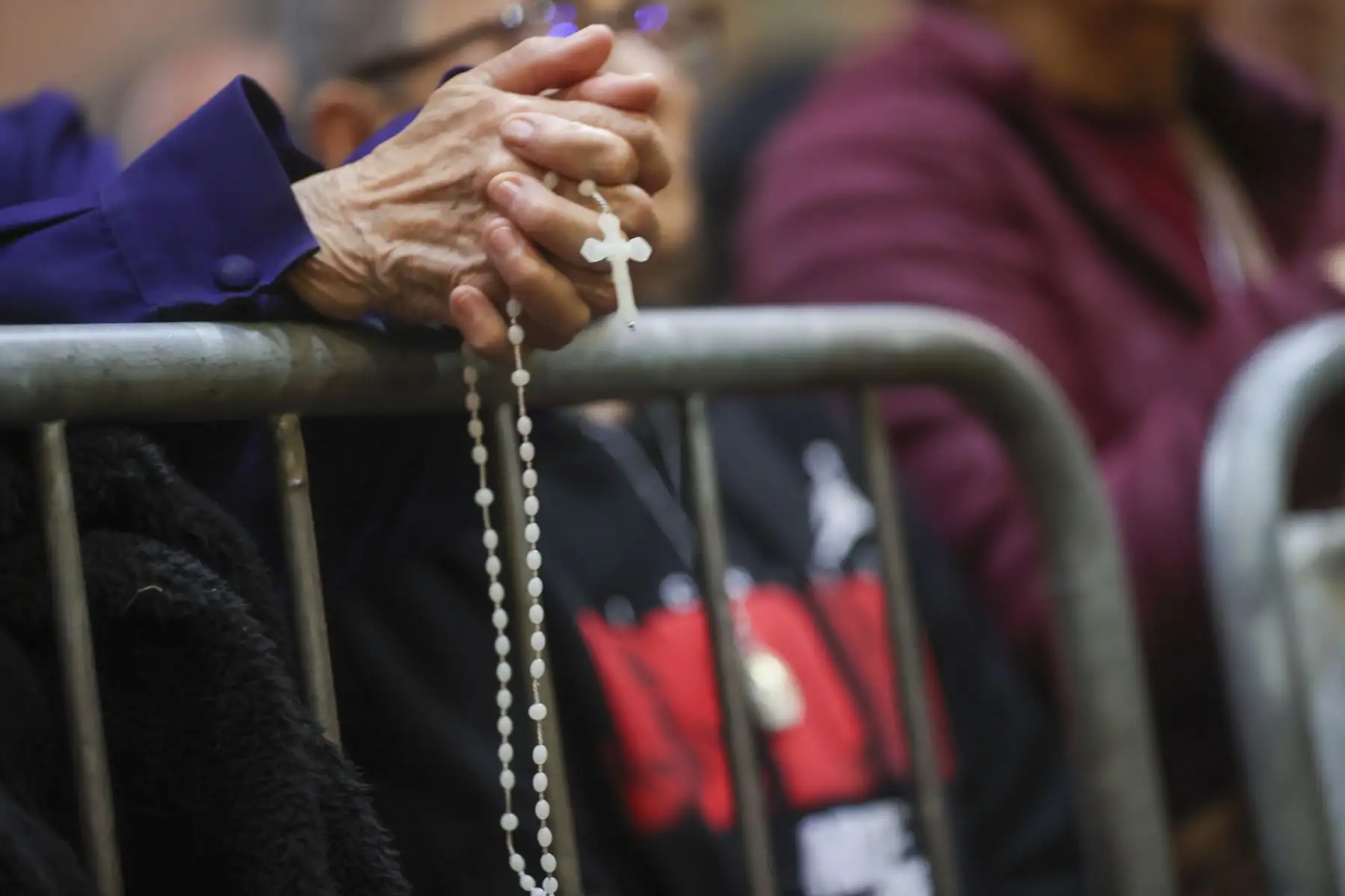 Devotos del Señor de los Milagros acudieron al santuario de Las Nazarenas en el Centro de Lima para participar de las misas de acción de gracias como parte de las celebraciones litúrgicas en el mes morado de este 2023. 

Foto: ANDINA/Juan Carlos Guzmán Negrini