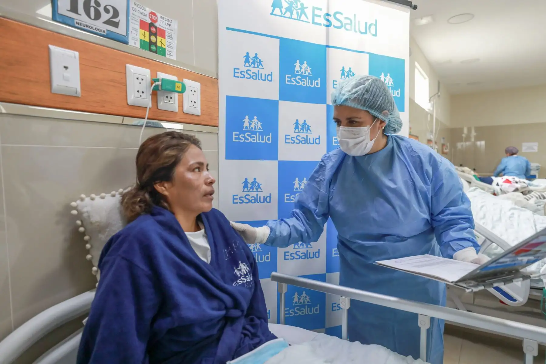 “La narcolepsia es una patología rara, donde el paciente se duerme en cualquier momento del día, pero también tiene problemas durante la noche. Esta patología puede estar asociada a lo que se llama la cataplejía que significa pérdida brusca del tono muscular, es decir caídas, sin aviso previo. Además, está asociado a terrores nocturnos, sueños vívidos y parálisis del sueño, que son situaciones aterradoras para los pacientes”, señala la especialista de EsSalud.
Foto: ANDINA/EsSalud