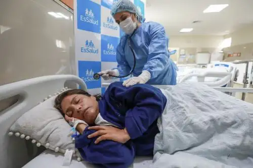 Esta mujer estuvo 20 años de su vida tomando, desde vitaminas hasta medicamentos para la epilepsia, cuando en realidad sufre de narcolepsia, una enfermedad crónica que la induce al sueño profundo sin que ella pueda controlarlo. Foto: ANDINA/EsSalud