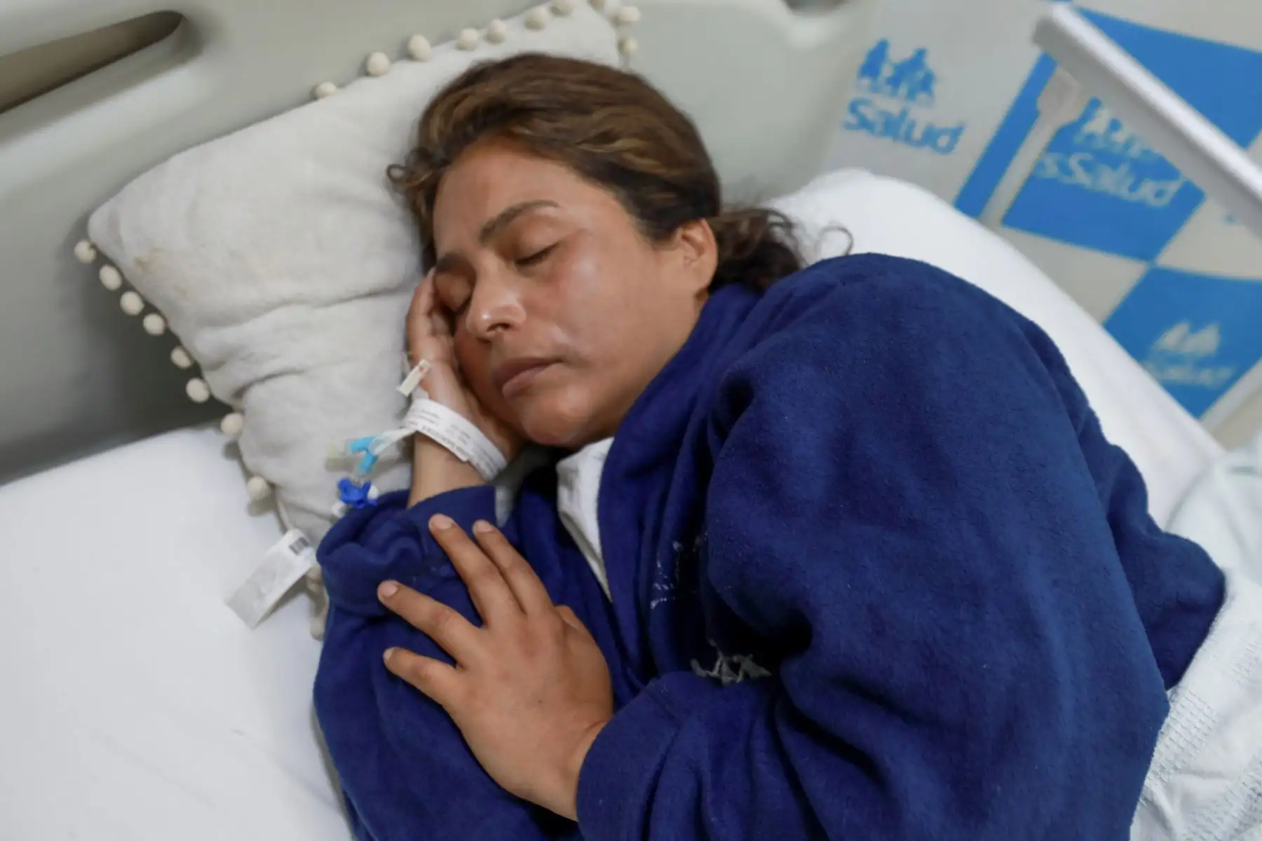 “La narcolepsia es una patología rara, donde el paciente se duerme en cualquier momento del día, pero también tiene problemas durante la noche. Esta patología puede estar asociada a lo que se llama la cataplejía que significa pérdida brusca del tono muscular, es decir caídas, sin aviso previo. Además, está asociado a terrores nocturnos, sueños vívidos y parálisis del sueño, que son situaciones aterradoras para los pacientes”, señala la especialista de EsSalud.
Foto: ANDINA/EsSalud