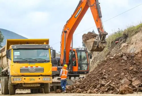 El retiro de escombros de las carreteras o la rehabilitación de estas vías son algunos de los trabajos que el Ministerio de Transportes y Comunicaciones realiza para restablecer el tránsito vehicular en la Red Vial Nacional.