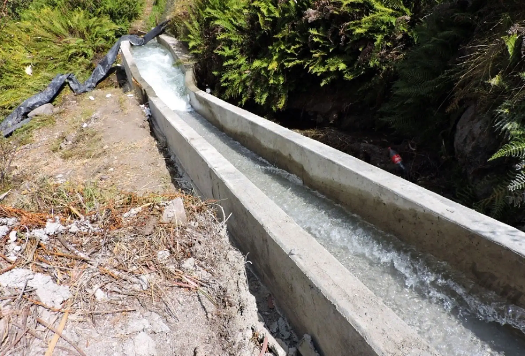 El Ministerio de Desarrollo Agrario y Riego, a través del programa Agro Rural, inició la ejecución de nueve obras de rehabilitación de canales de regadío en Áncash, Apurímac y Piura mediante núcleos ejecutores, en el marco del 
plan de reactivación económica “Con Punche Perú Agro”, con una inversión de 2 millones 310 mil 678 soles.