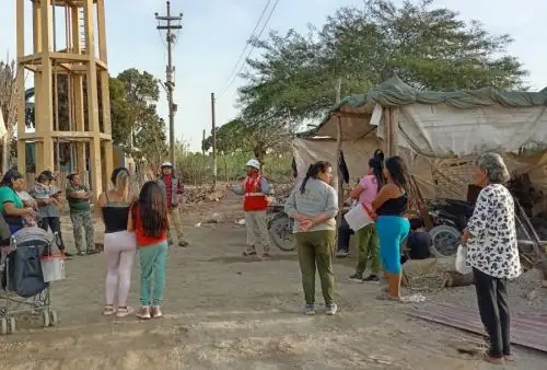 En el marco del Decreto de Urgencia N° 016-2023, la Autoridad para la Reconstrucción con Cambios (ARCC) realiza talleres informativos con la sociedad civil del distrito de La Tinguiña, en Ica, con el objetivo que conozcan en qué 
consisten las actividades de limpieza, descolmatación y conformación de diques en la quebrada Cansas, como parte de las actividades de corto plazo para reducir los efectos del fenómeno El Niño global 2023-2024.