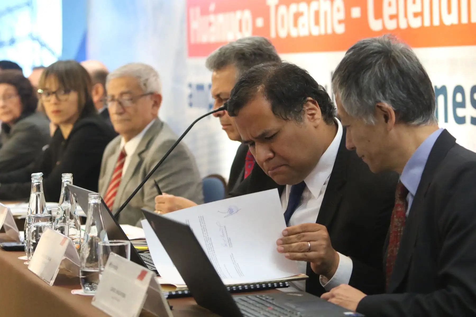 Proinversión adjudicará los proyectos de transmisión electrica,asiste al evento el Ministro de economia Alex Contreras.FOTO:ANDINA/Hector Vinces.
