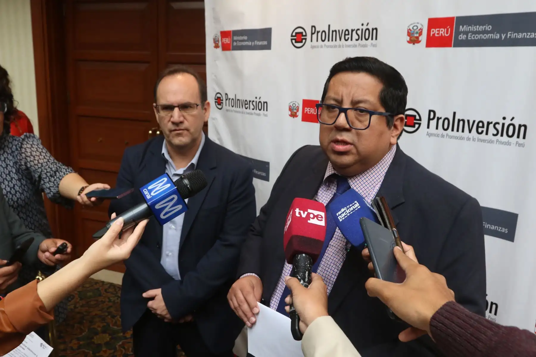 Proinversión adjudicará los proyectos de transmisión electrica,asiste al evento el Ministro de economia Alex Contreras.FOTO:ANDINA/Hector Vinces.