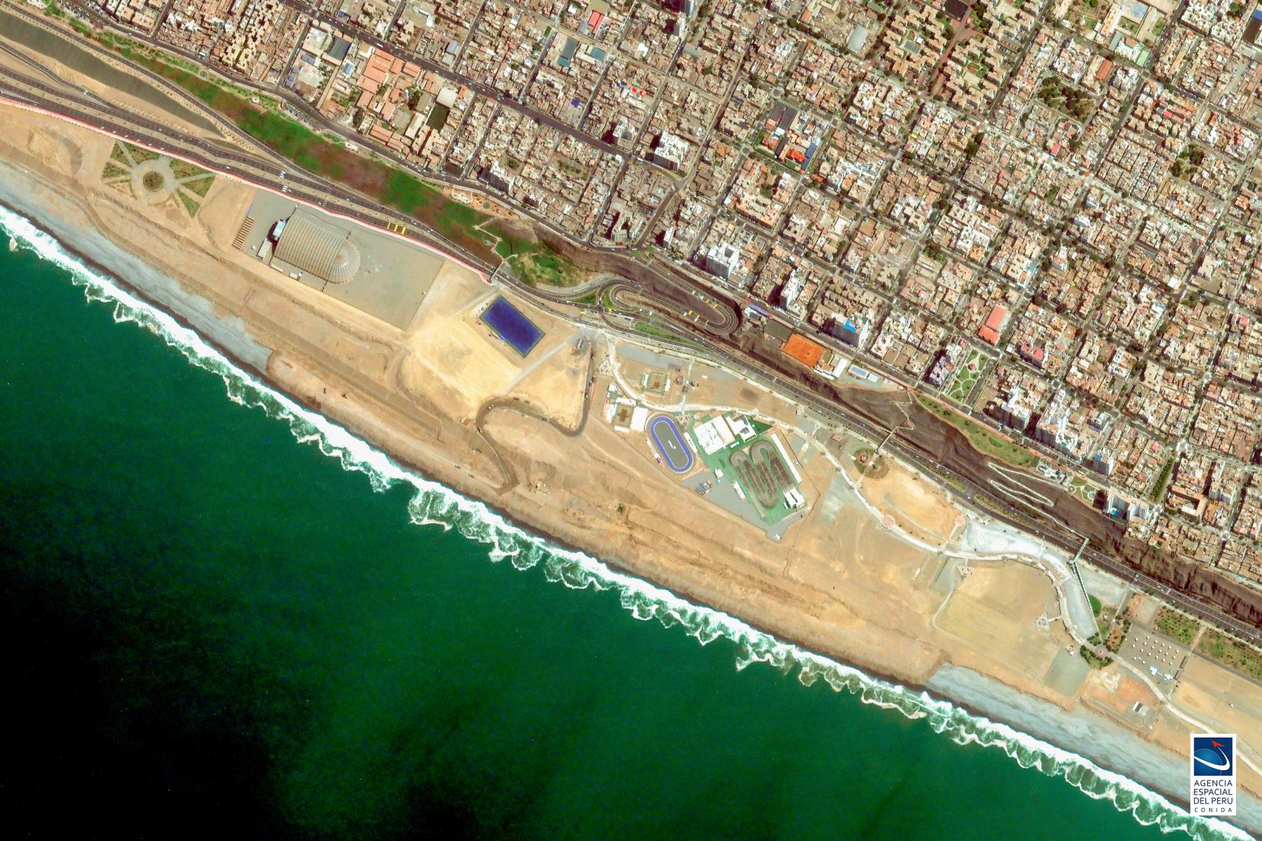 La Costa Verde vista desde el  PeruSat-1, el satélite de observación terrestre de propiedad del gobierno peruano. Foto: ANDINA/Conida