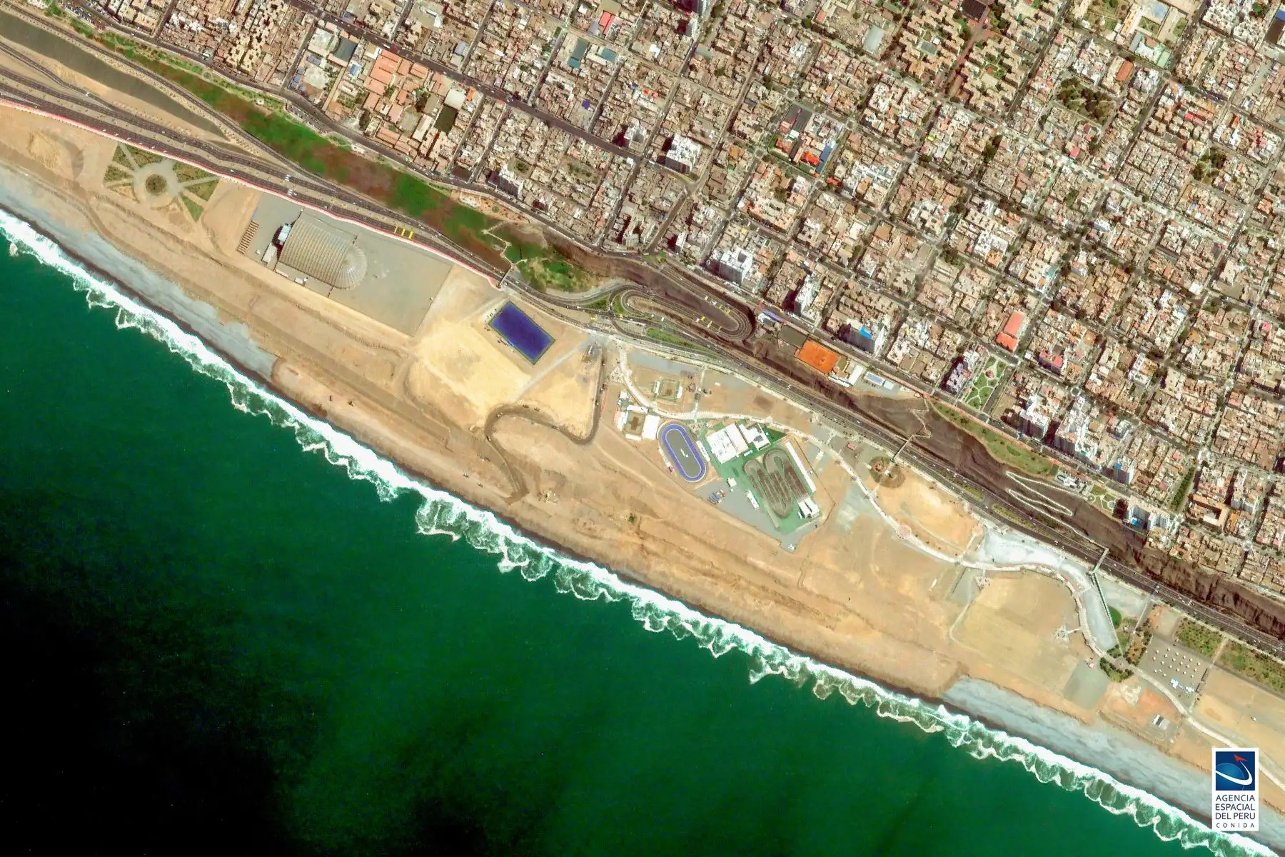 Mira las impresionantes imágenes de puntos emblemáticos de Lima captados por el satélite Perú SAT-1, operado por Conida. Foto del satélite de la Costa Verde.
Foto: ANDINA/CONIDA