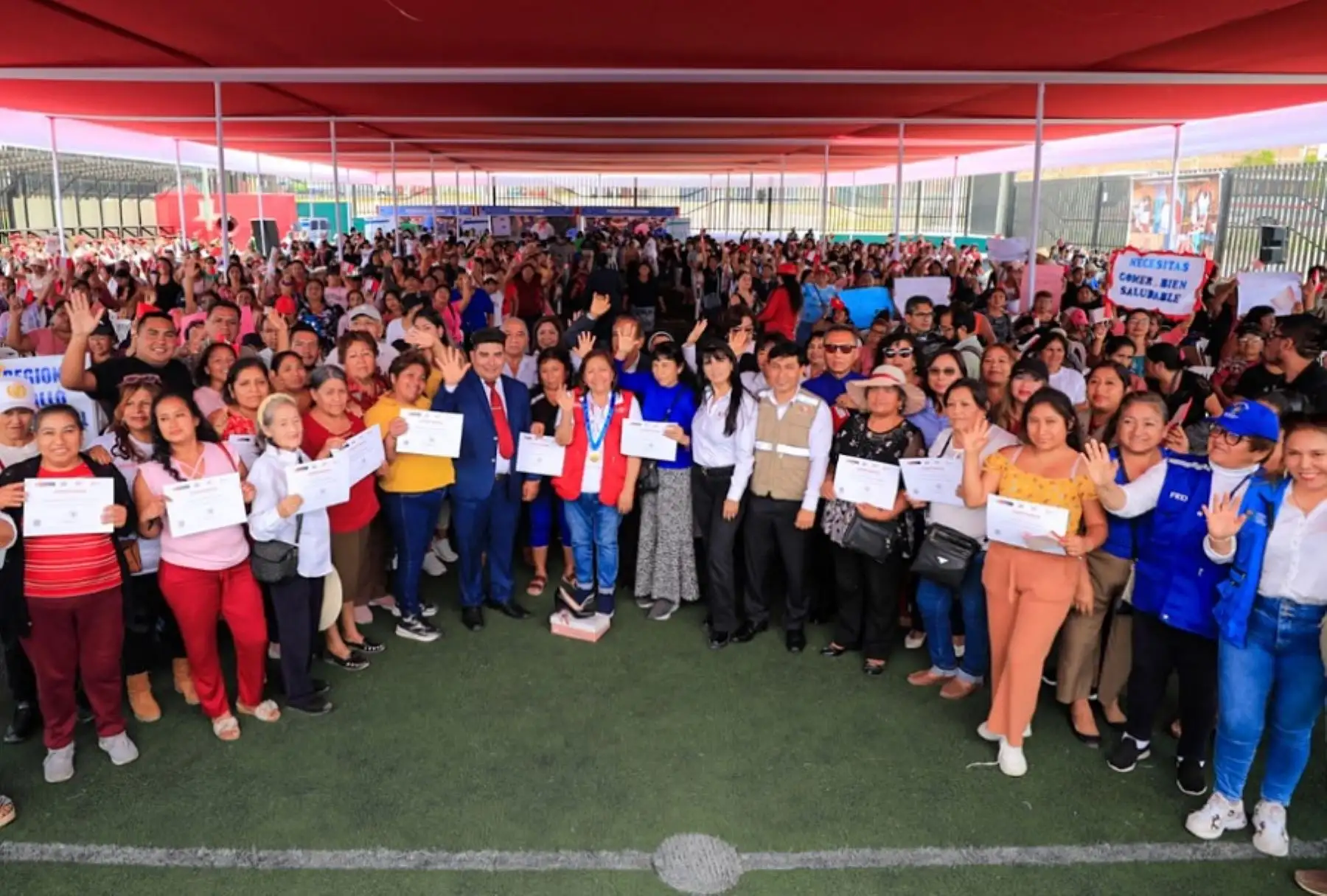 La ministra de la Producción, Ana María Choquehuanca, llegó a la ciudad de Trujillo donde anunció el lanzamiento de la campaña “De día y de noche, rico pescadito”, con el propósito de incrementar el consumo de este alimento y así contribuir a vencer a la anemia.