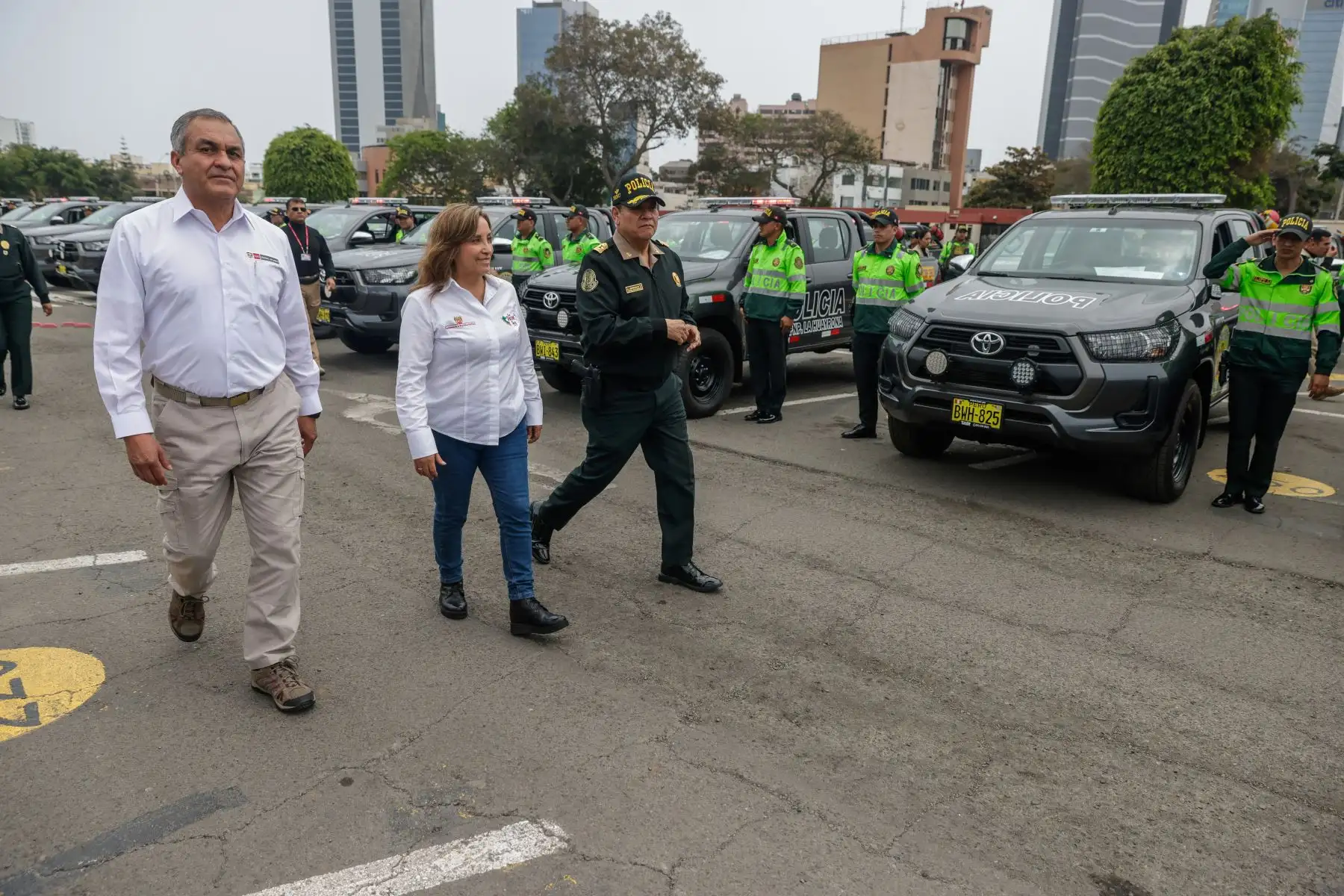 Presidenta de la república, Dina Boluarte, participa en la ceremonia de entrega de 150 camionetas a la Policía Nacional del Perú. Foto: ANDINA/Prensa Presidencia
