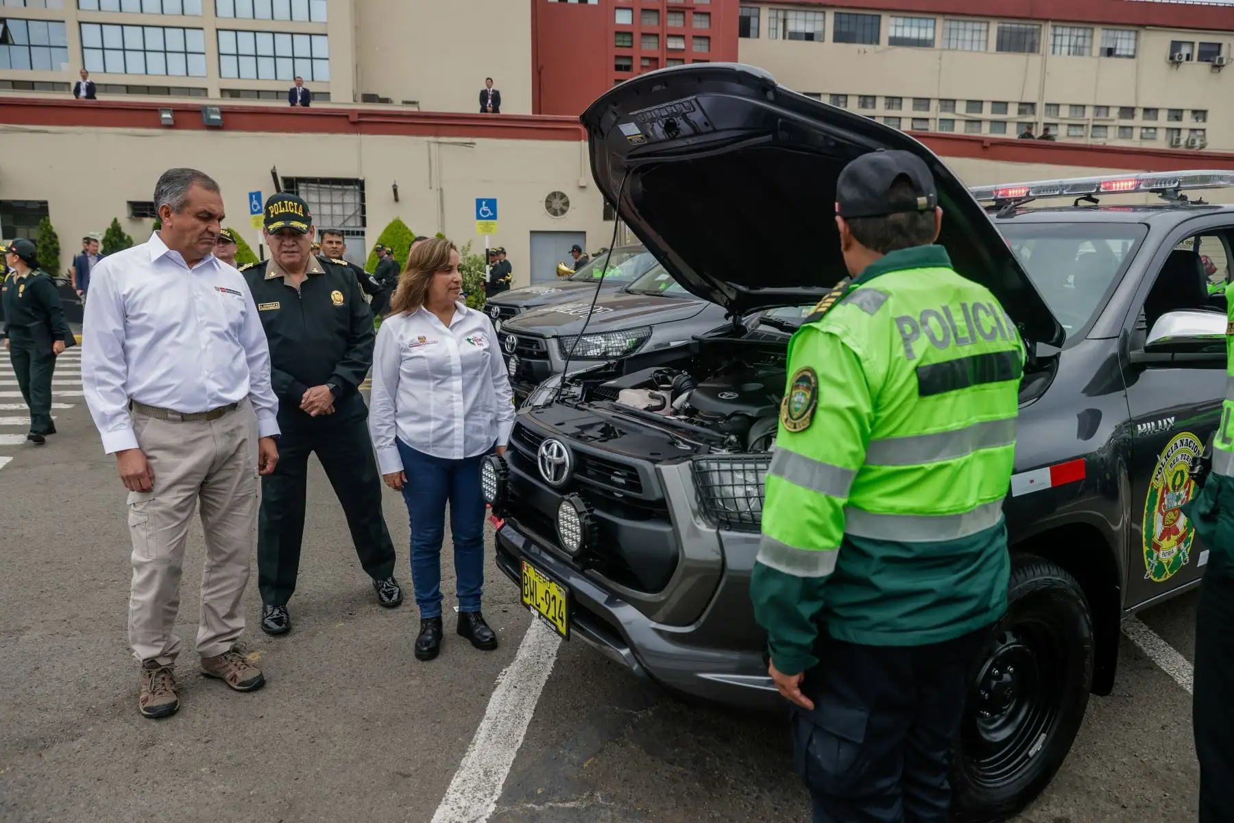 Presidenta de la república, Dina Boluarte, participa en la ceremonia de entrega de 150 camionetas a la Policía Nacional del Perú. Foto: ANDINA/Prensa Presidencia