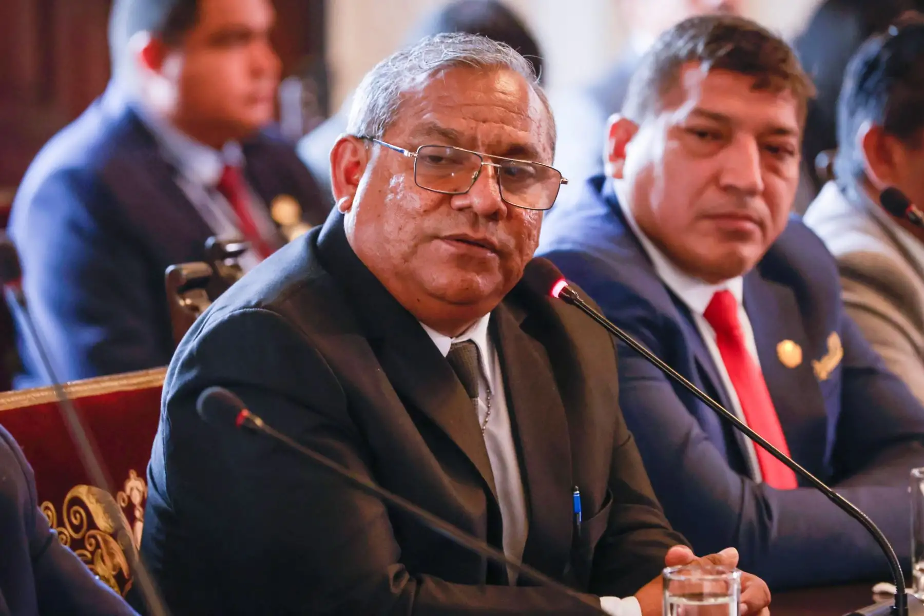 La presidenta Dina Boluarte sostuvo una reunión de trabajo con el gobernador regional de Piura, Luis Neyra, y alcaldes de dicha jurisdicción, para analizar los avances de las labores de prevención ante la llegada del fenómeno El Niño. Foto: ANDINA/ Prensa Presidencia