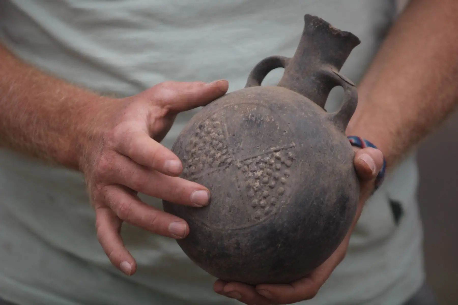 Cerro Colorado, Barranca: En una colaboración entre investigadores peruanos y polacos, se han encontrado 14 fardos funerarios en excavaciones en Cerro Colorado.
Foto: Difusión