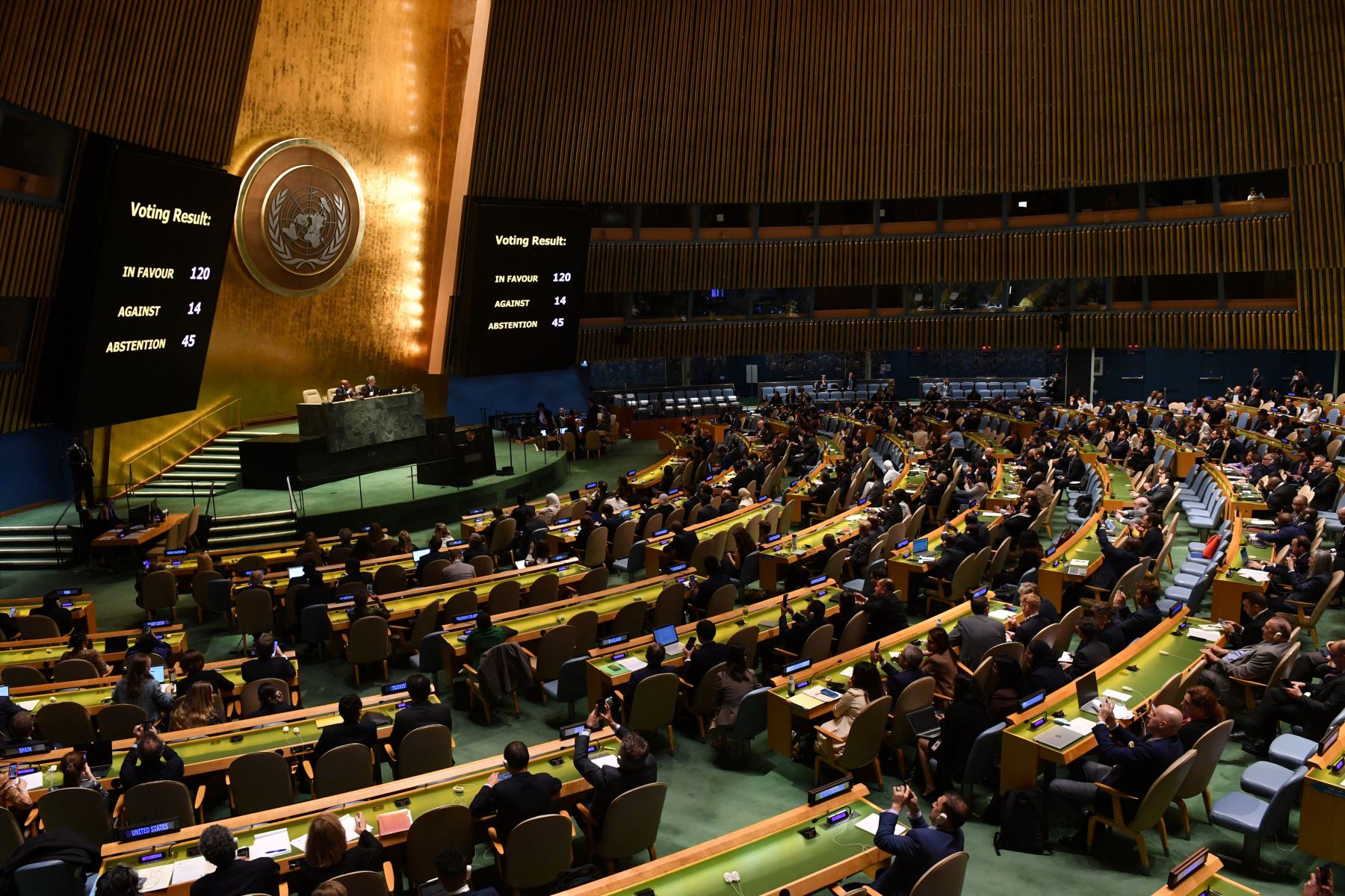 La Asamblea General de la ONU vota a favor de una "tregua humanitaria inmediata" en Gaza. Foto: AFP