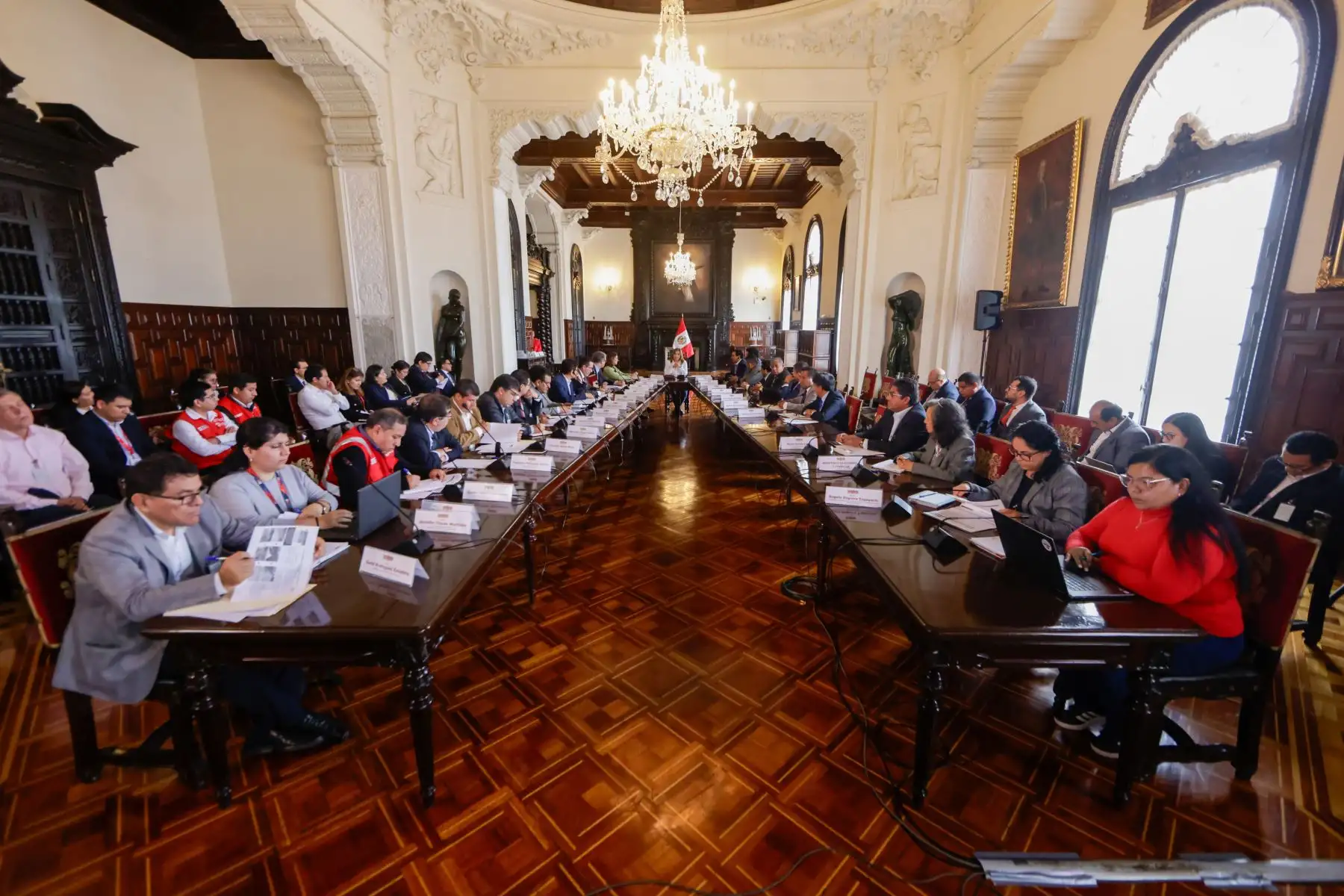 Presidenta de la república, Dina Boluarte, sostuvo una reunión de trabajo con el gobernador regional de Piura, Luis Neyra, y alcaldes de dicha jurisdicción, para analizar los avances de las labores de prevención ante la llegada del fenómeno El Niño. Foto: ANDINA/Prensa Presidencia