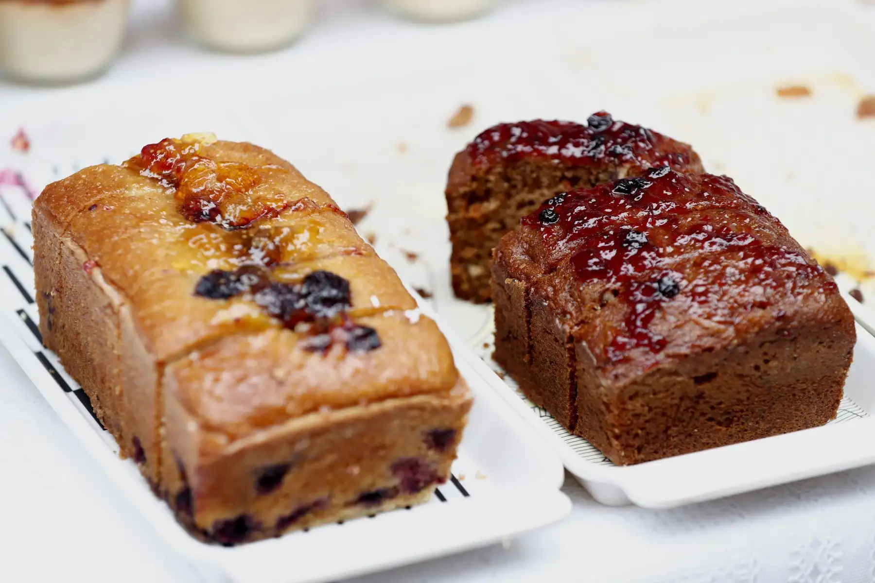 La feria "Perú picarón, panes y postres" de Miraflores presenta una gran variedad de dulces y postres como zanguitos, suspiros, camotillo, tocino de cielo, queques de arándanos, zanahoria y budín, guargüeros, mazapán y abrillantadas. Foto: ANDINA/Daniel Bracamonte