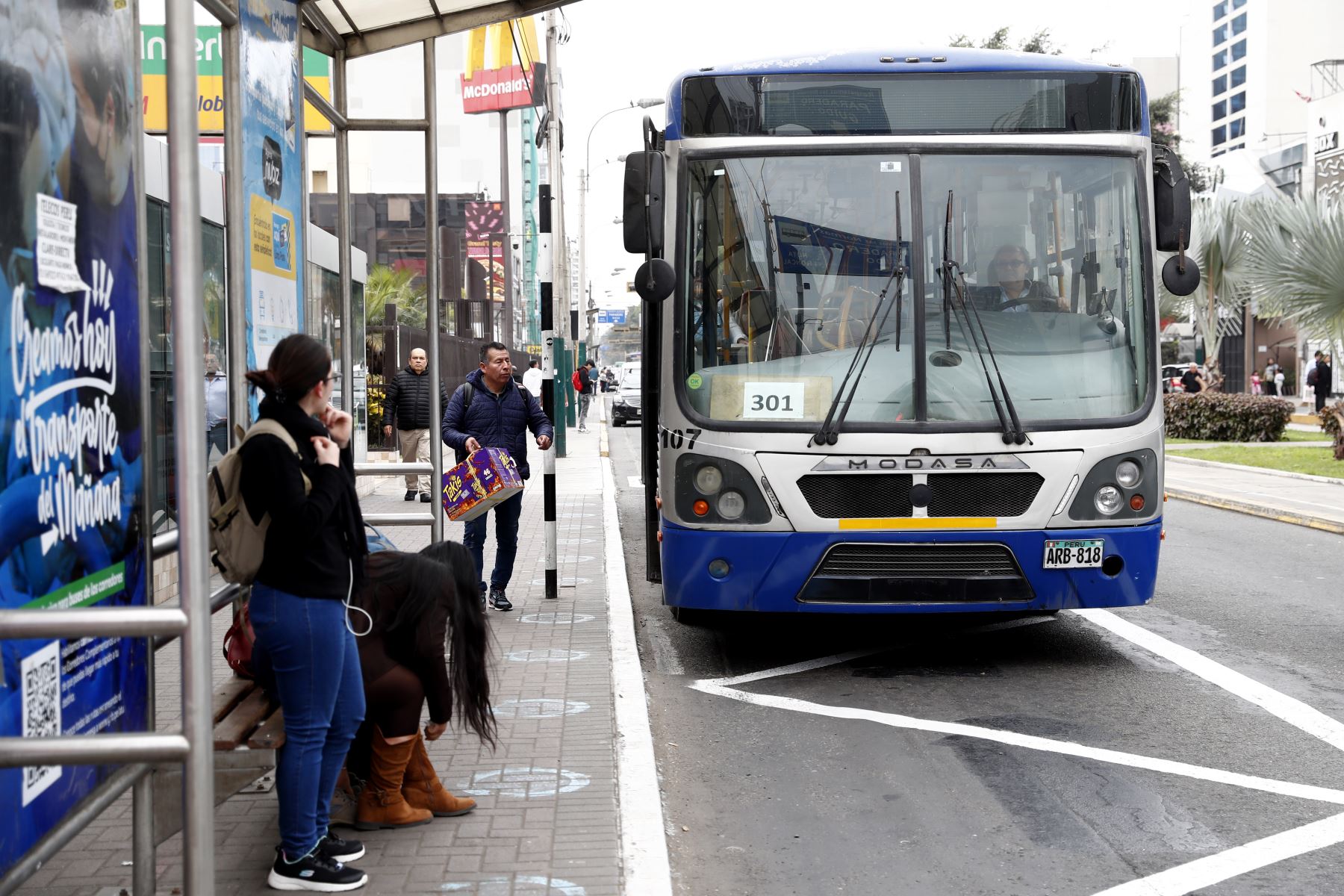 Se contará con buses del corredor Azul en el cruce de la avenida Petit Thouars con el jirón Saco Oliveros. Foto: ANDINA/Daniel Bracamonte