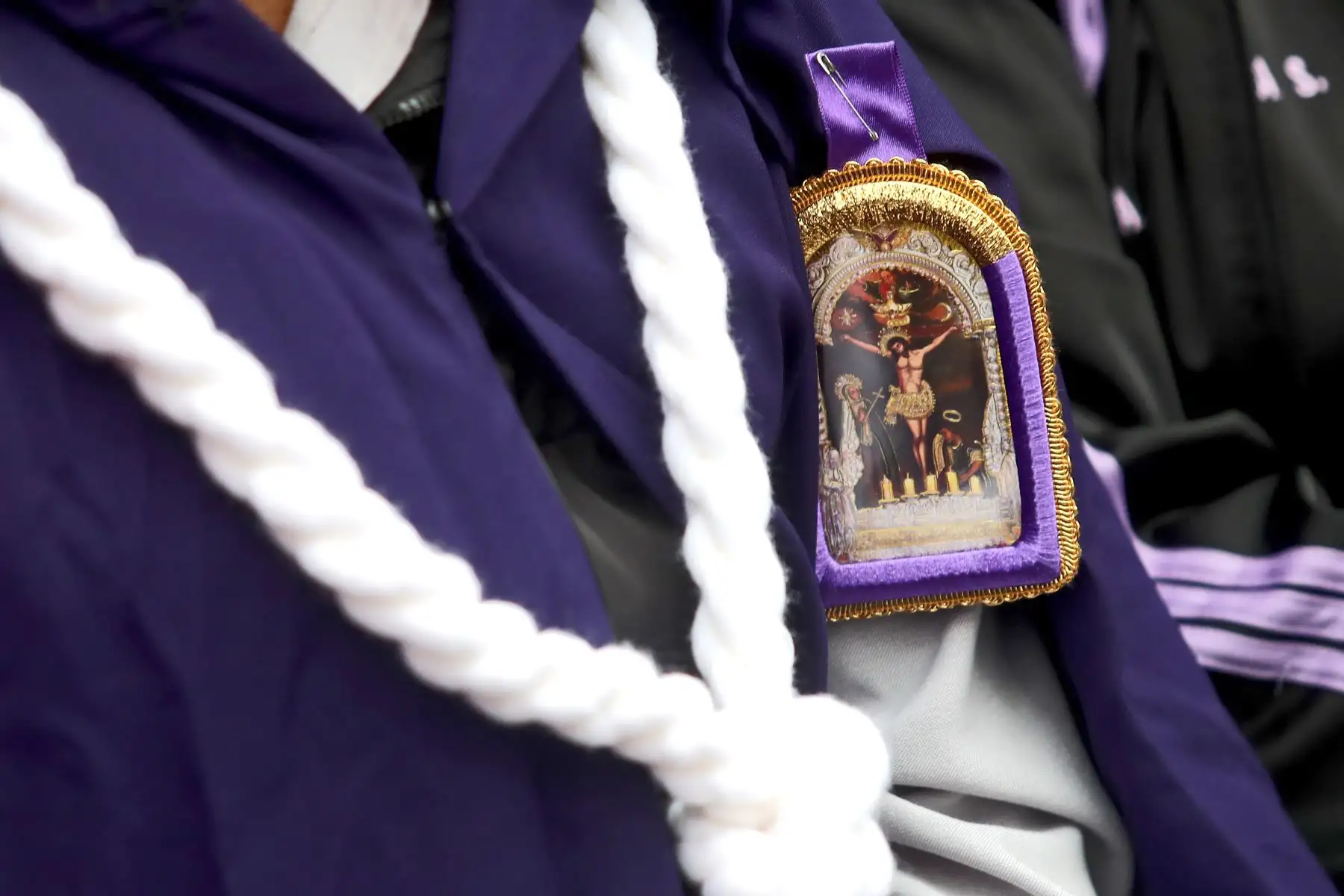 La sagrada imagen del Señor de los Milagros salió hoy del santuario de las Nazarenas en su cuarto recorrido procesional del año, esperada por sus fieles devotos de Lima y de todo el mundo. Foto: ANDINA/Ricardo Cuba
