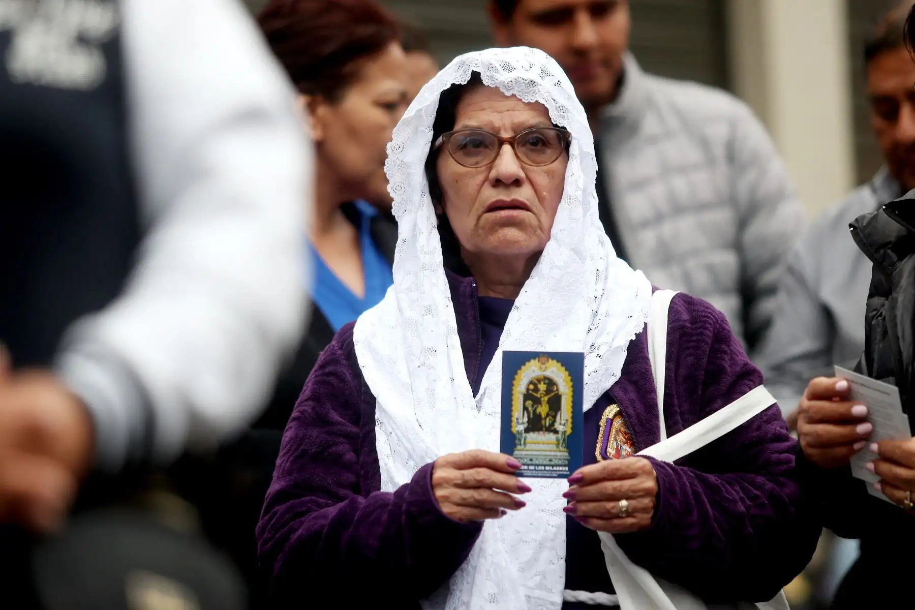 Miles de fieles se congregaron desde tempranas horas de la mañana para saludar la imagen del Señor de los Milagros en su cuarta salida en procesión del mes de octubre Foto: ANDINA/Ricardo Cuba