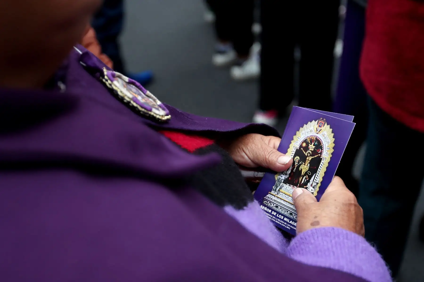 Miles de fieles se congregaron desde tempranas horas de la mañana para saludar la imagen del Señor de los Milagros en su cuarta salida en procesión del mes de octubre Foto: ANDINA/Ricardo Cuba