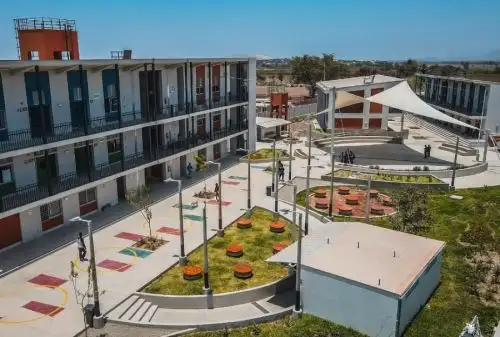 El Gobierno transfirió a la Autoridad para la Reconstrucción con Cambios (ARCC) 157.5 millones de soles para asegurar la continuidad y próxima culminación de 53 instituciones educativas y 13 establecimientos de salud, que se ejecutan en diferentes regiones del país.