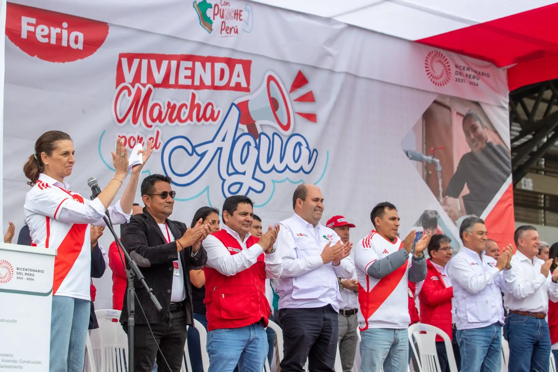 Ministra de Vivienda, Construcción y Saneamiento,  Hania Pérez De Cuéllar participa de la Feria Vivienda y marcha por el agua en Ate.
Foto: MVCS