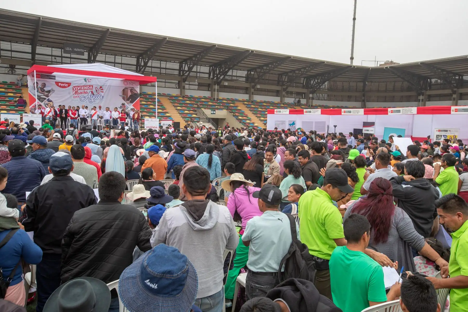 Ministra de Vivienda, Construcción y Saneamiento,  Hania Pérez De Cuéllar participa de la Feria Vivienda y marcha por el agua en Ate.
Foto: MVCS