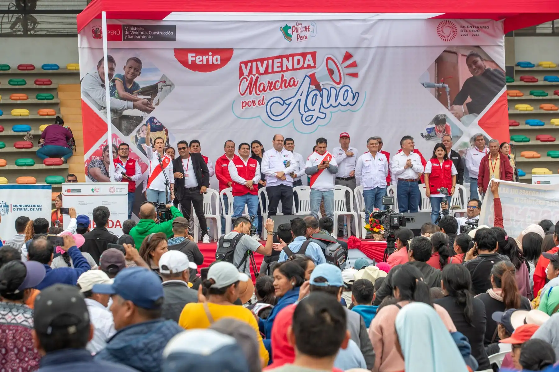 Ministra de Vivienda, Construcción y Saneamiento,  Hania Pérez De Cuéllar participa de la Feria Vivienda y marcha por el agua en Ate.
Foto: MVCS
