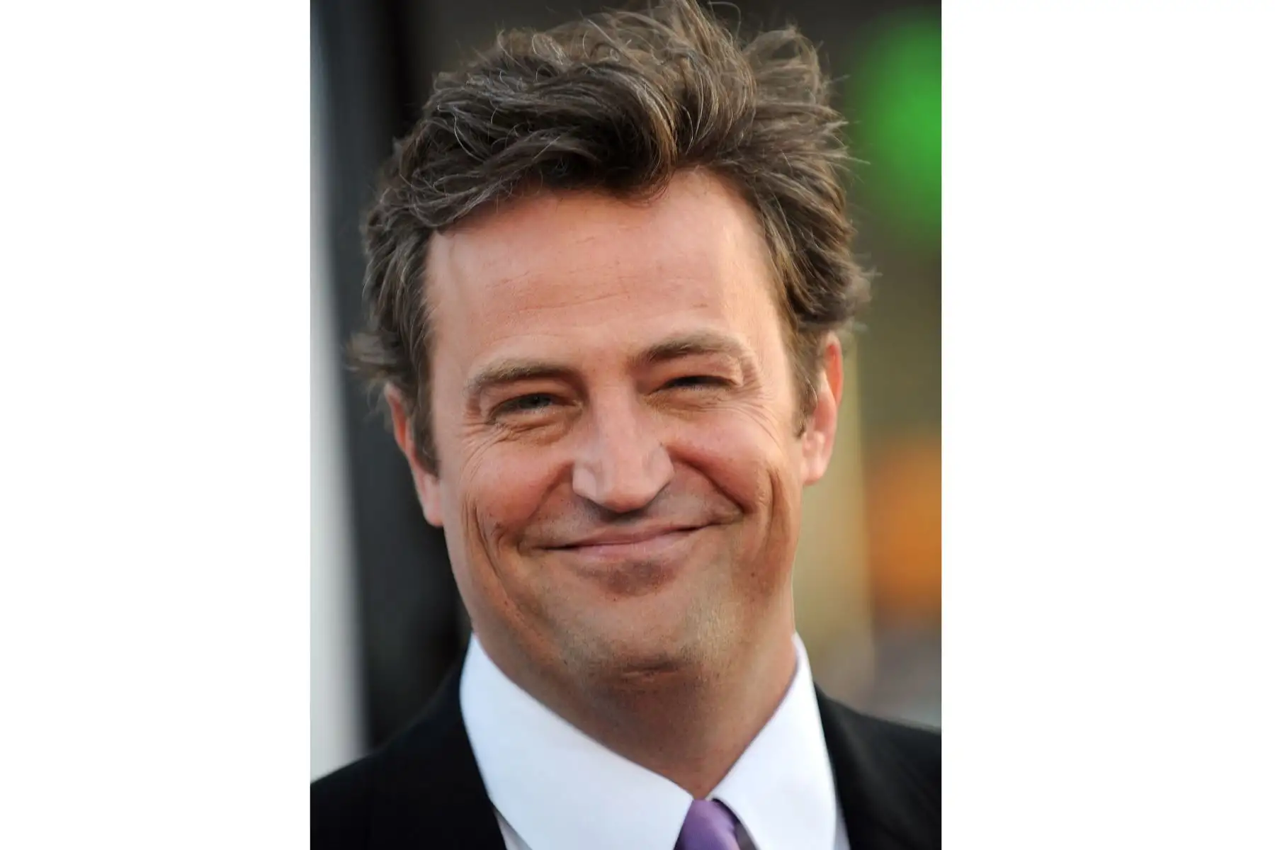 El actor Matthew Perry llega al estreno de 17 Again en Los Ángeles en el Grauman