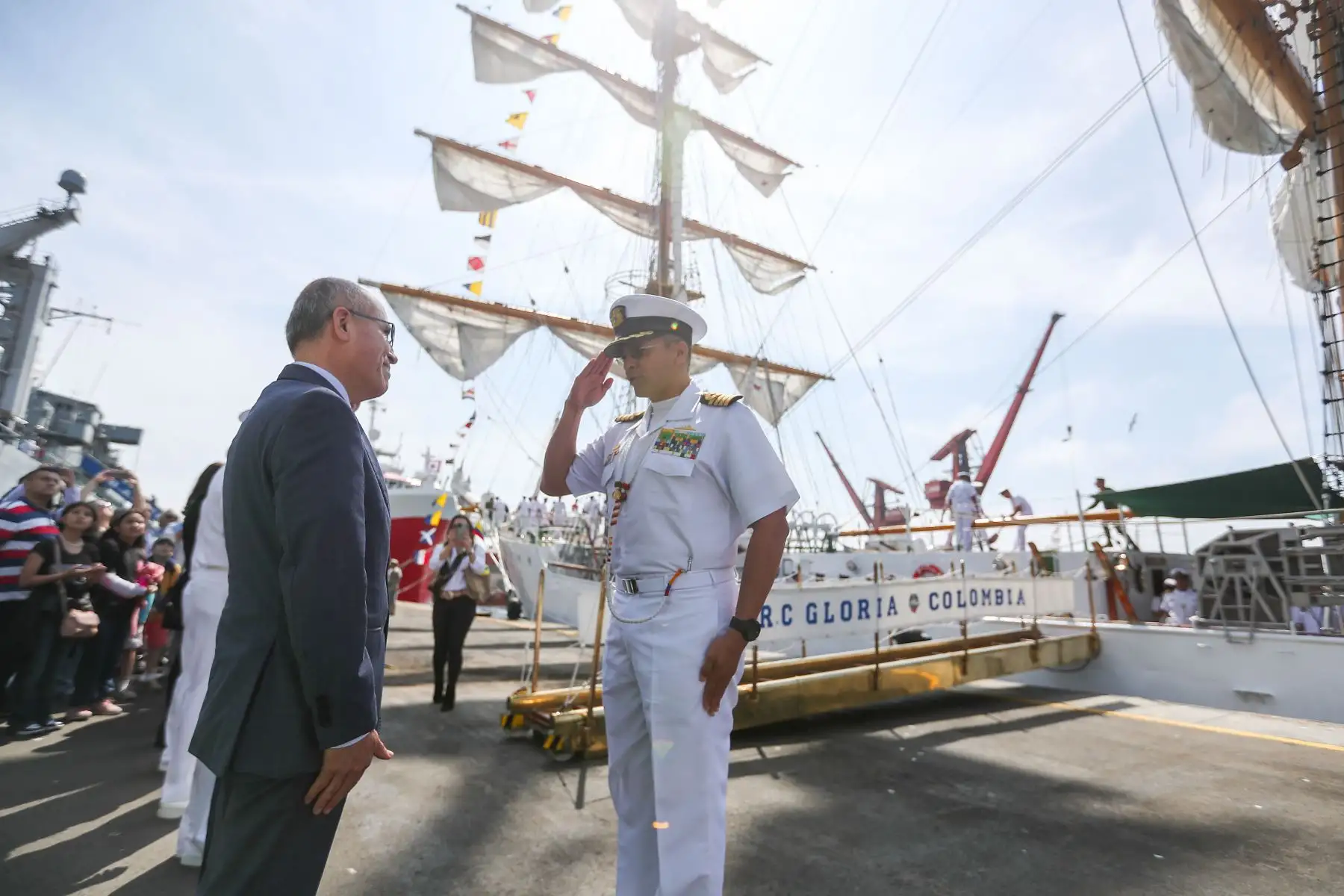 El buque ARC “Gloria”  de Colombia tiene como misión principal contribuir en la formación y entrenamiento de los alumnos de sus centros de formación naval de oficiales y suboficiales, visita el Perú del 29 de octubre al 1 de noviembre.
Foto: ANDINA/Ricardo Cuba