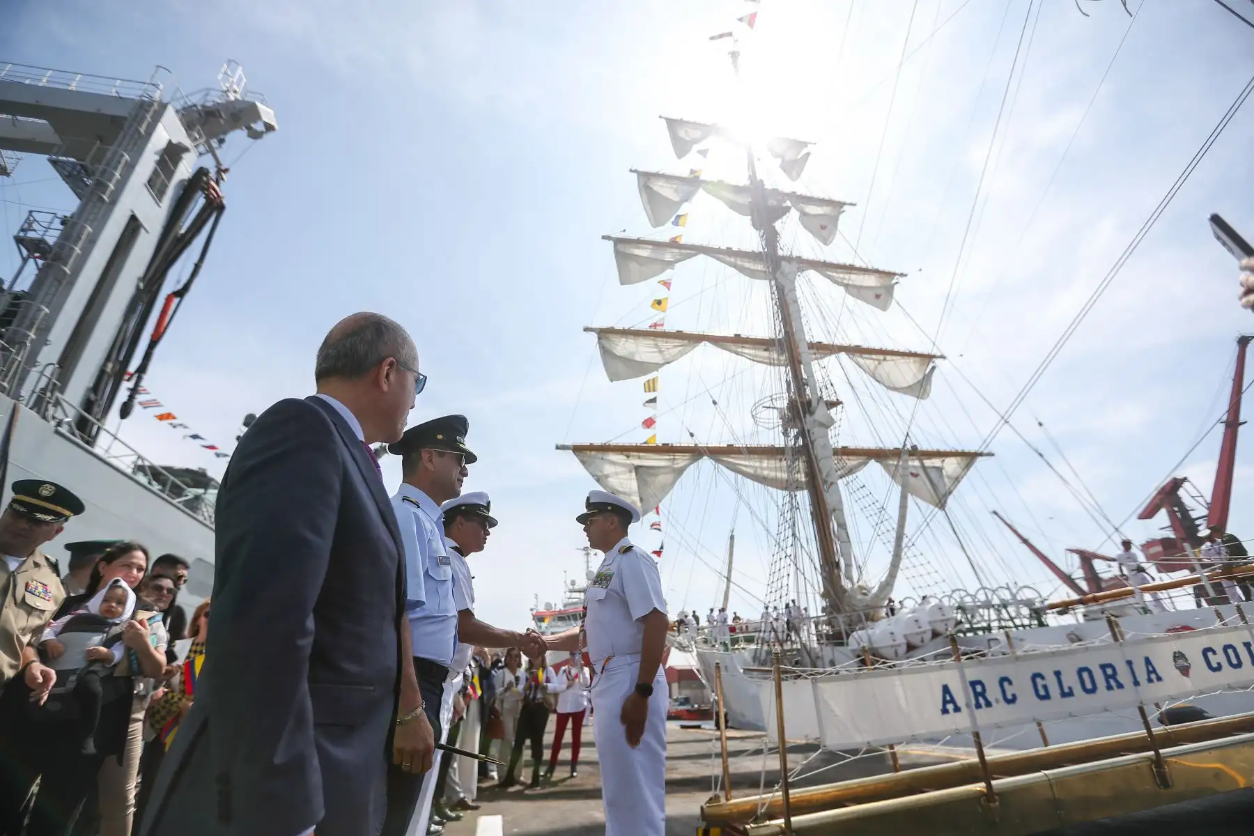 El buque ARC “Gloria”  de Colombia tiene como misión principal contribuir en la formación y entrenamiento de los alumnos de sus centros de formación naval de oficiales y suboficiales, visita el Perú del 29 de octubre al 1 de noviembre.
Foto: ANDINA/Ricardo Cuba