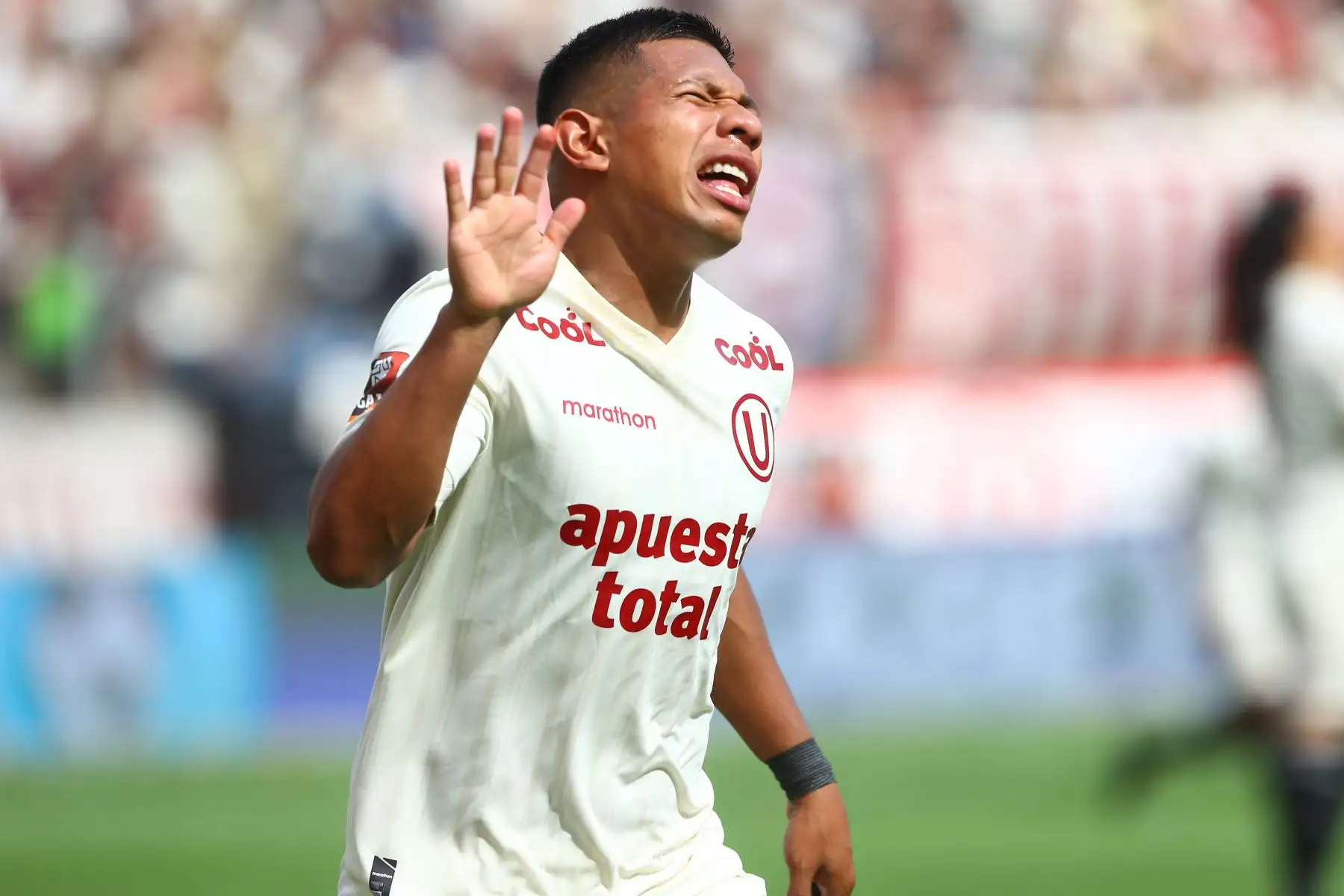 Edison "Oreja" Flores, se Universitario de Deportes, anota el gol al club Sport Huancayo  por la jornada 19 del Torneo Clausura 2023 de la Liga 1 en el estadio Monumental de Ate.
Foto: ANDINA/ Eddy Ramos