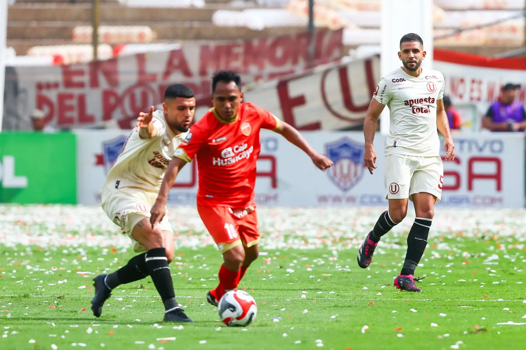 Universitario de Deportes, anota el gol al club Sport Huancayo  por la jornada 19 del Torneo Clausura 2023 de la Liga 1 en el estadio Monumental de Ate.
Foto: ANDINA/ Eddy Ramos